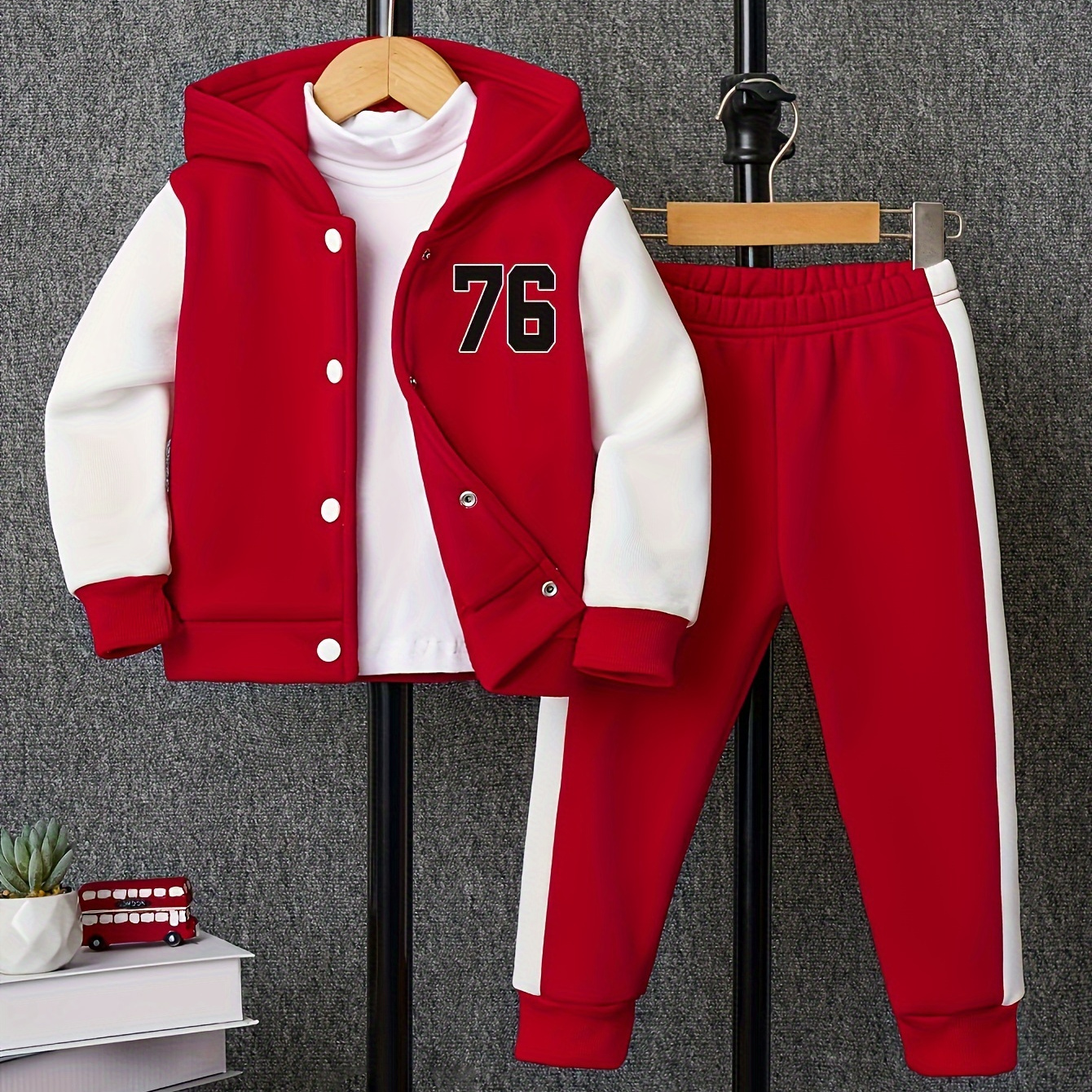 

2pcs Boys 76# Long Sleeve Color Block Drop Shoulder Varsity Hooded Baseball Jacket&casual Pants Outfit, Kids Clothing For Spring Fall