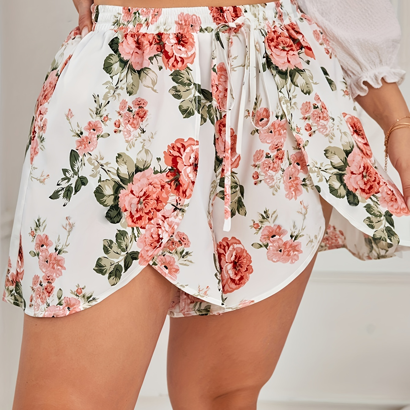 

Plus Size Floral Print Slit Shorts, Casual Elastic Waist Shorts For Spring & Summer, Women's Plus Size Clothing
