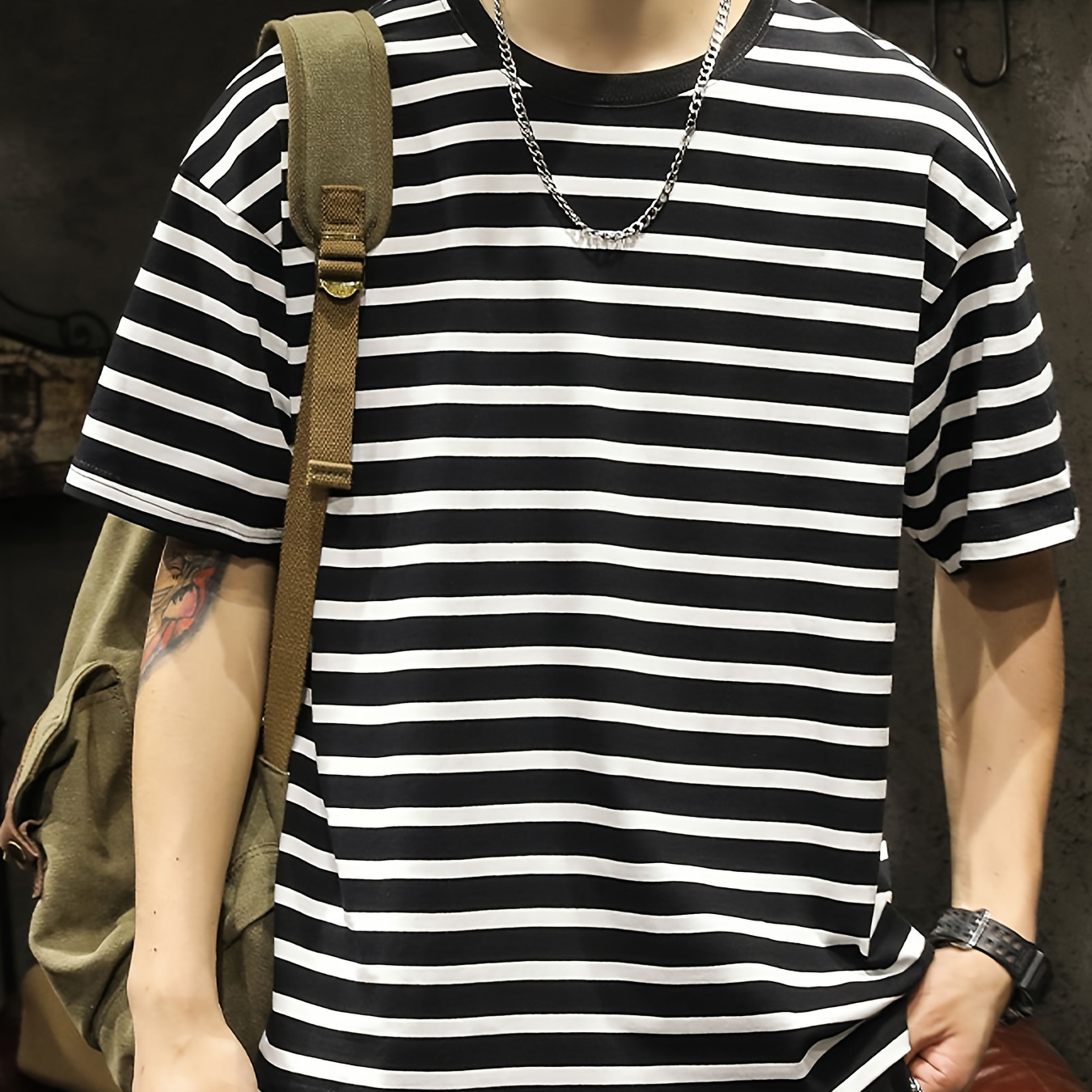 

Men's Contrast Color Stripe Pattern Crew Neck Short Sleeve T-shirt, Classic And Casual Tops For Summer Daily Outerwear