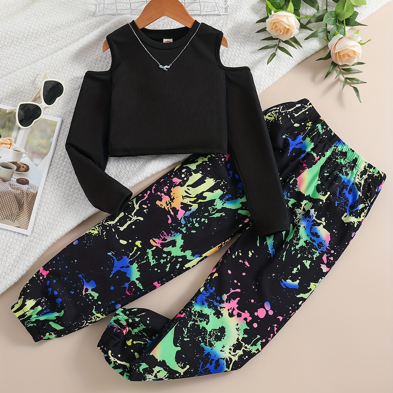 

2pcs, Solid Cold Shoulder Long Sleeve T-shirt Top + Ink Graffiti Print Pants Set For Girls Outdoor Gift Party