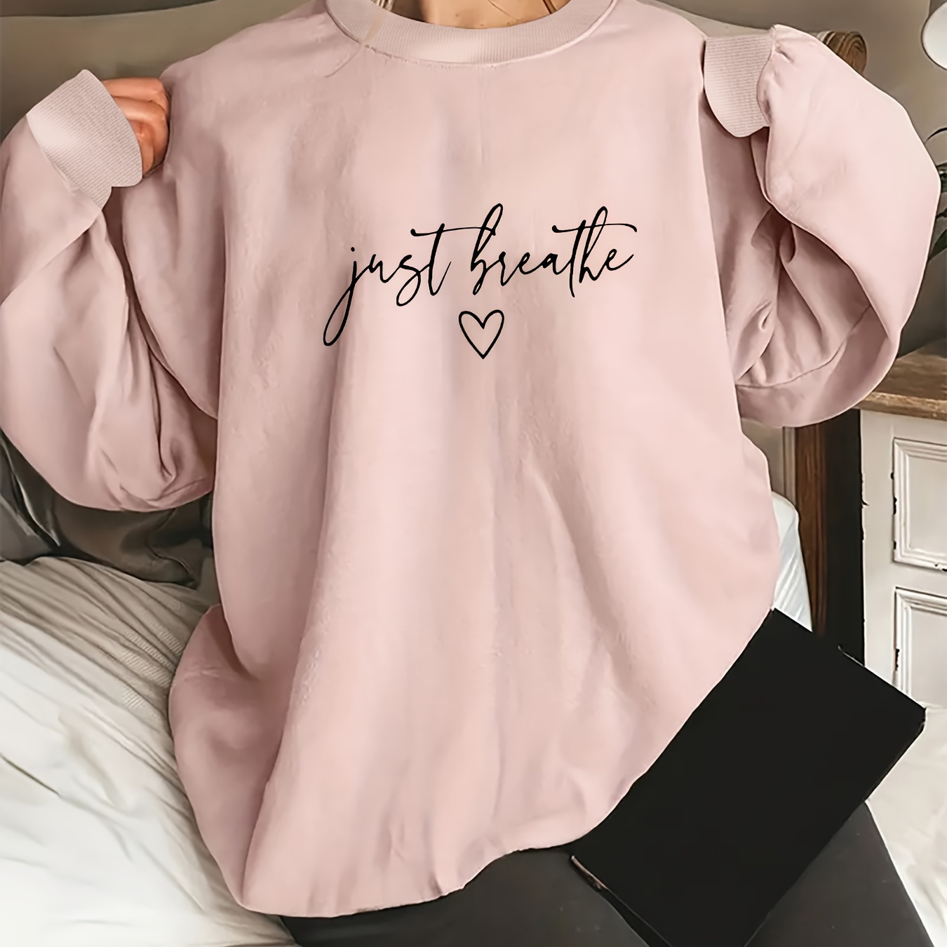 

Plus Size Casual Sweatshirt, Women's Plus Heart & Slogan Print Long Sleeve Crew Neck Slight Stretch Pullover Sweatshirt, Casual Tops For Fall & Winter, Plus Size Women's Clothing