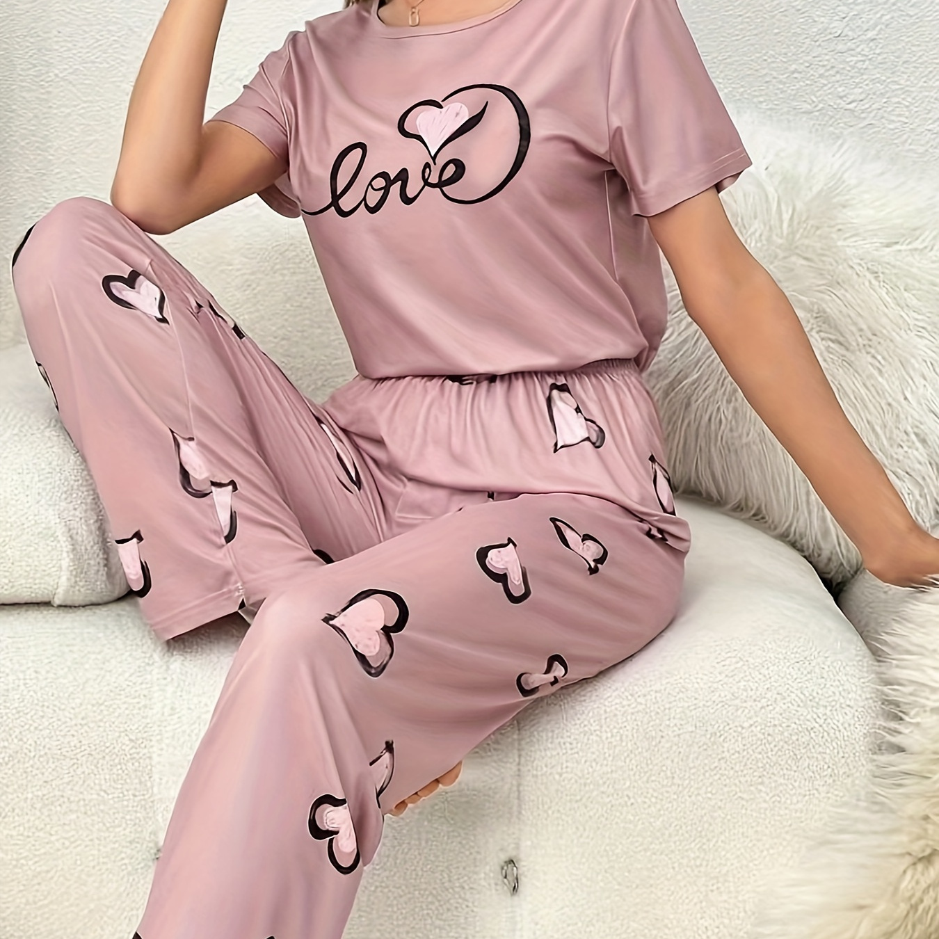 

Ensemble Pyjama Avec Impression De Cœur Et De Lettre, Haut Décontracté À Manches Courtes Et Col Rond & Pantalon Élastique, Vêtements De Nuit Pour Femmes