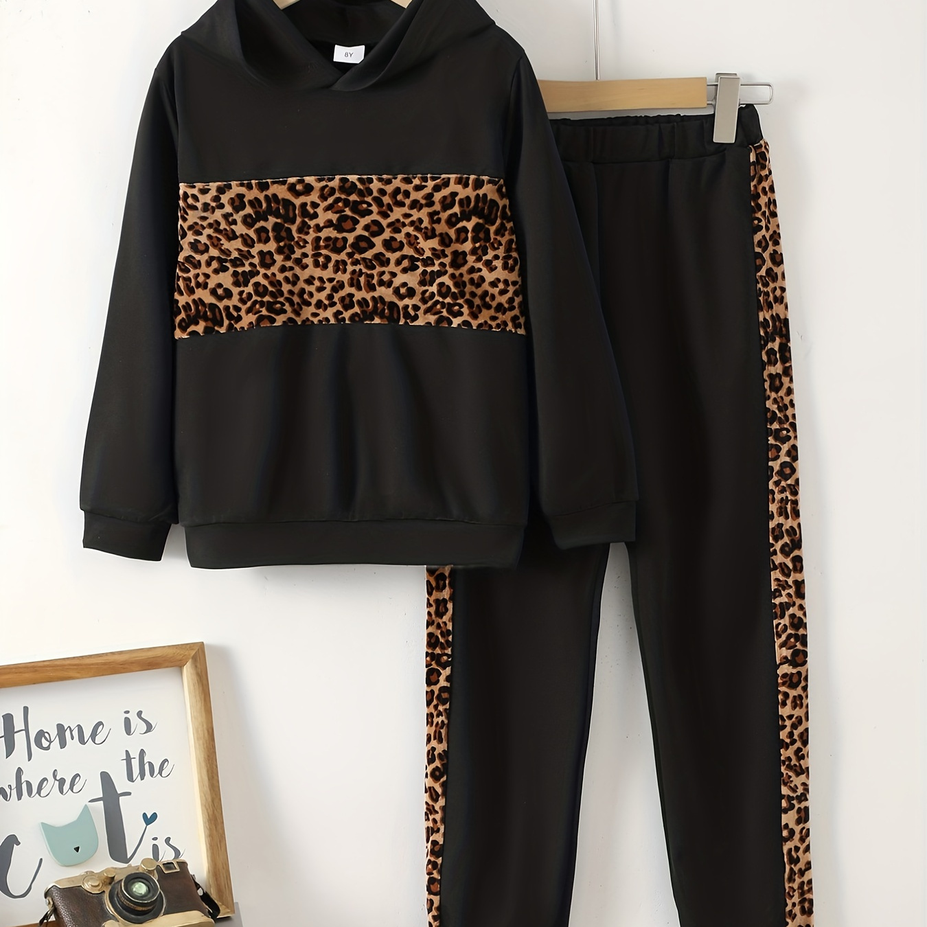 

2pcs Girls Chic Clothes Leopard Graphic Hoodie Sweatshirt Top & Casual Side Taping Sweat Pants Trousers Set For Sports Leisure Vacation Outwear Kids Spring Fall Outfit