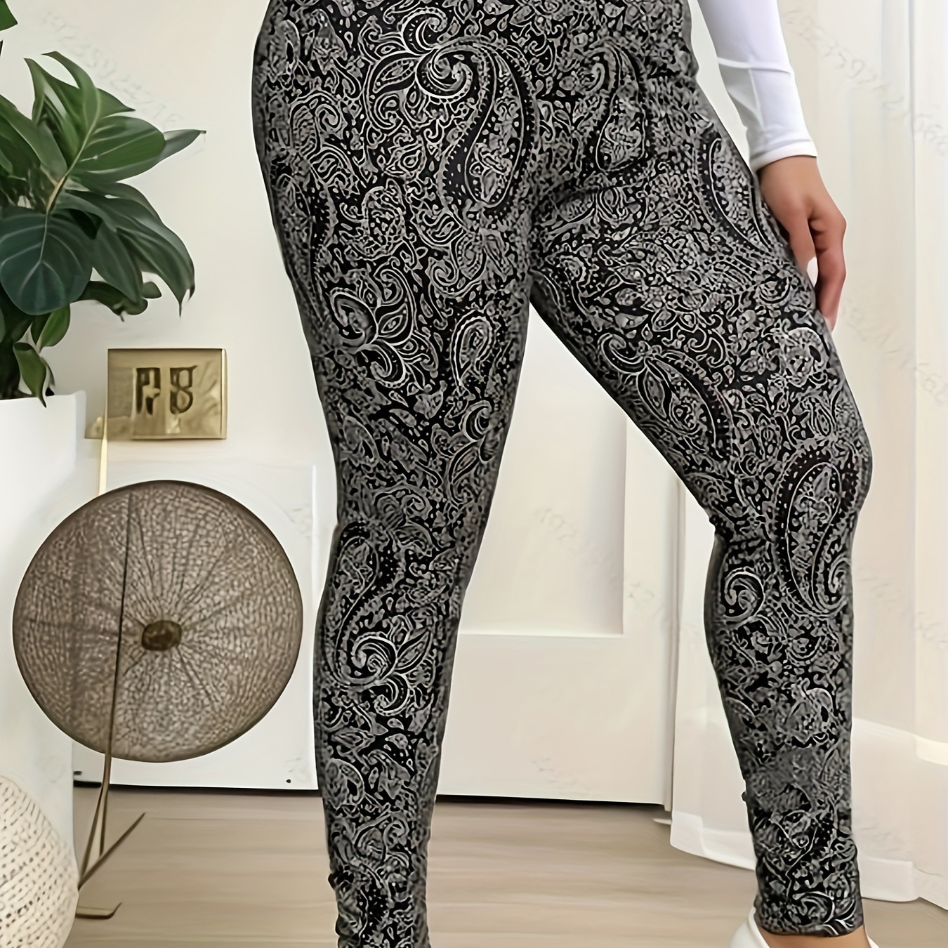 

Plus Size Paisley Printed Leggings - Elegant Style Polyester Blend With Cotton, Knit Skinny Fit Pants With Slight Stretch, Versatile All-season Wear