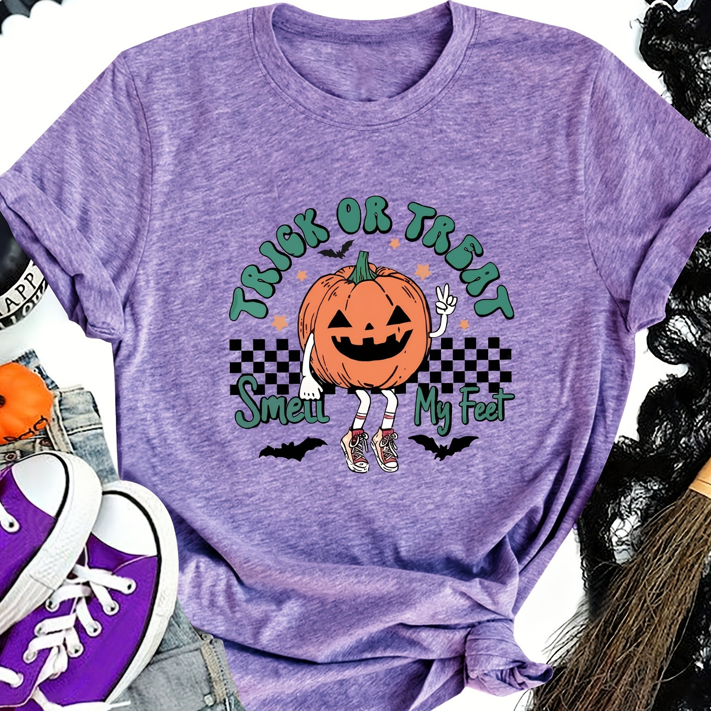 

Women's T-shirt, Short Sleeve Crew Neck Top With "trick Or Treat Smell My Feet" Pumpkin Graphic, Vintage Style Casual Wear For Spring/summer