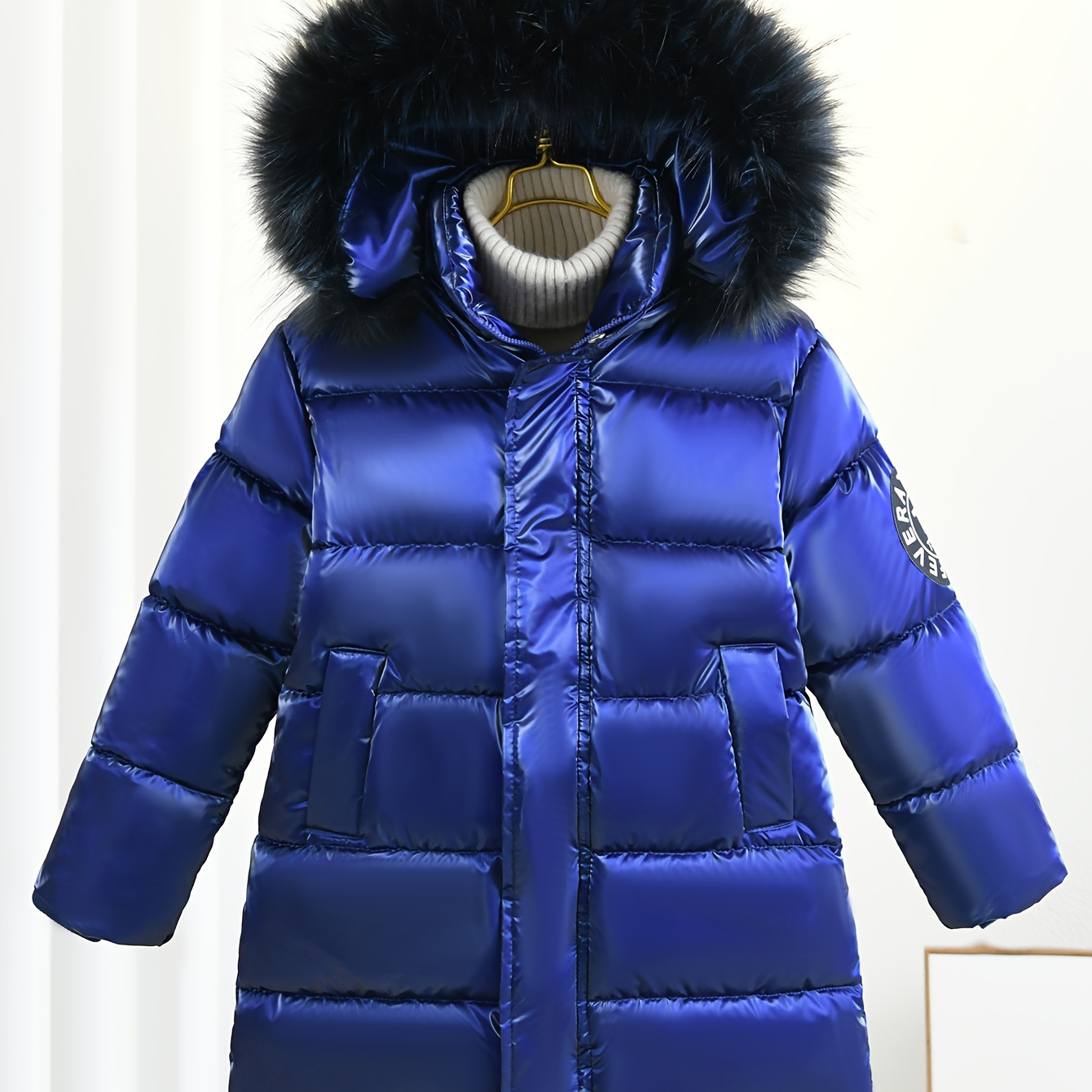 

Manteau à capuche polyvalent pour garçons avec poches pratiques, coupe standard, vêtement d'extérieur chaud et confortable pour l'automne et l'hiver.