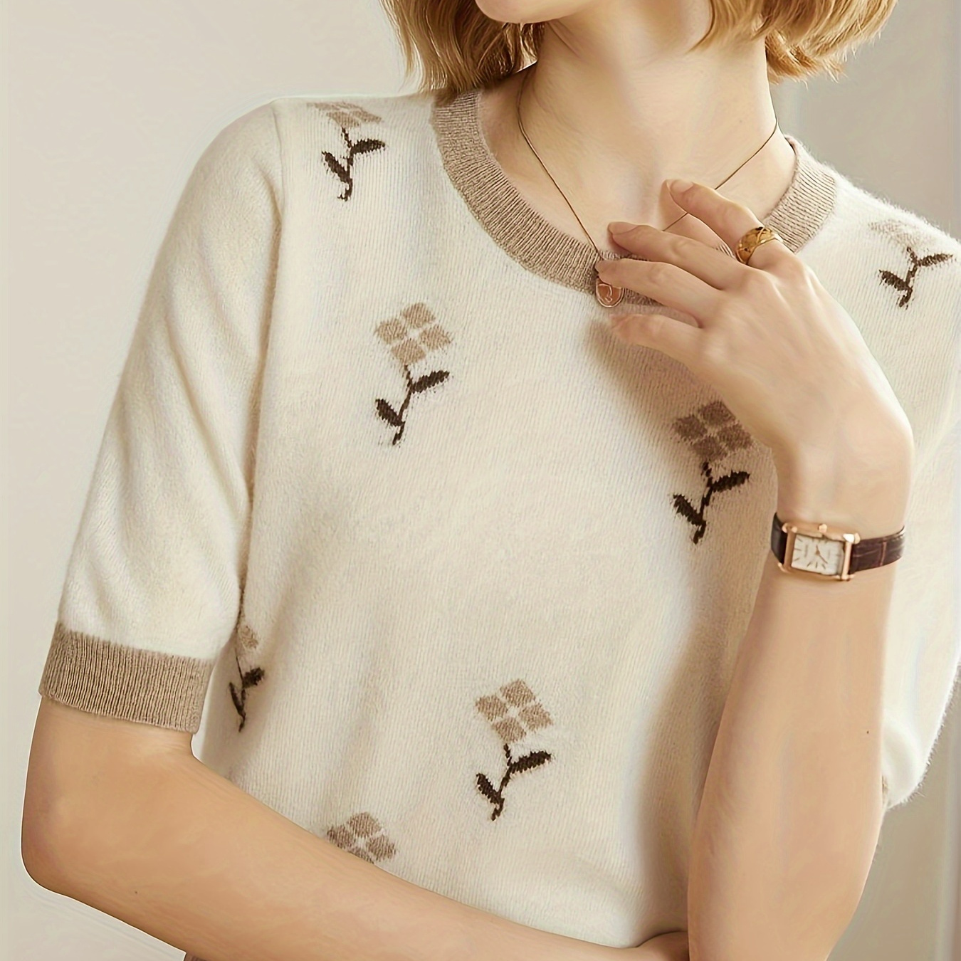 

Embroidered Short Sleeve Women' And Summer Suit Head Round Neck Medium Sleeve Thin Knitted