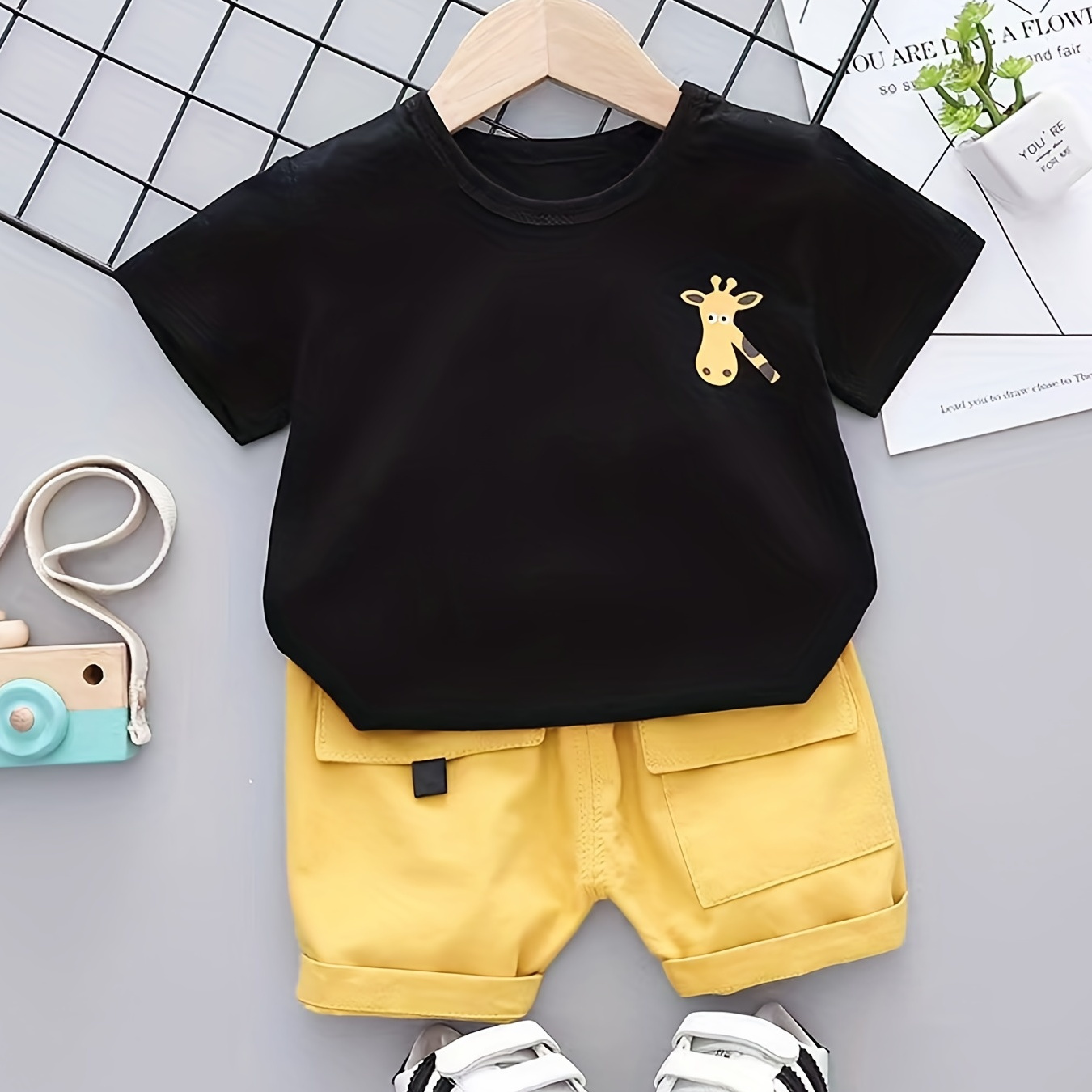 

Boys Cartoon Giraffe Casual Outfit Round Neck T-shirt & Shorts With Pocket For Summer Kids Clothes