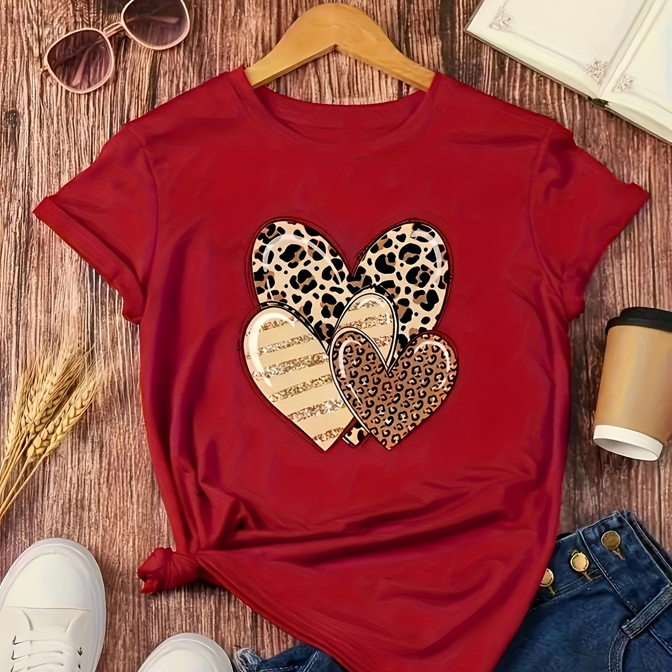 

1pc Elegant Women's T-shirt With Leopard Print Hearts, Polyester And Spandex , Crew Neck, Short Sleeve, Regular Fit, Knit Fabric, Spring/summer/fall Casual Top