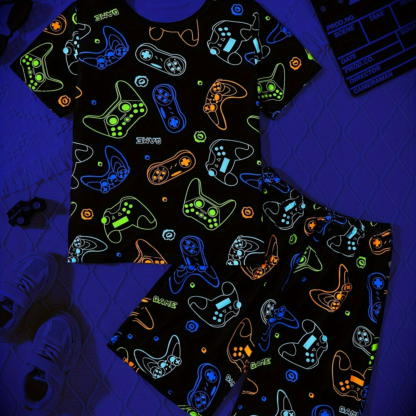 

Boys 2-piece Pajama Set Cartoon Fluorescent Gamepad Printed Crew Neck Short Sleeve T-shirt + Matching Short Pants Comfy Loungewear