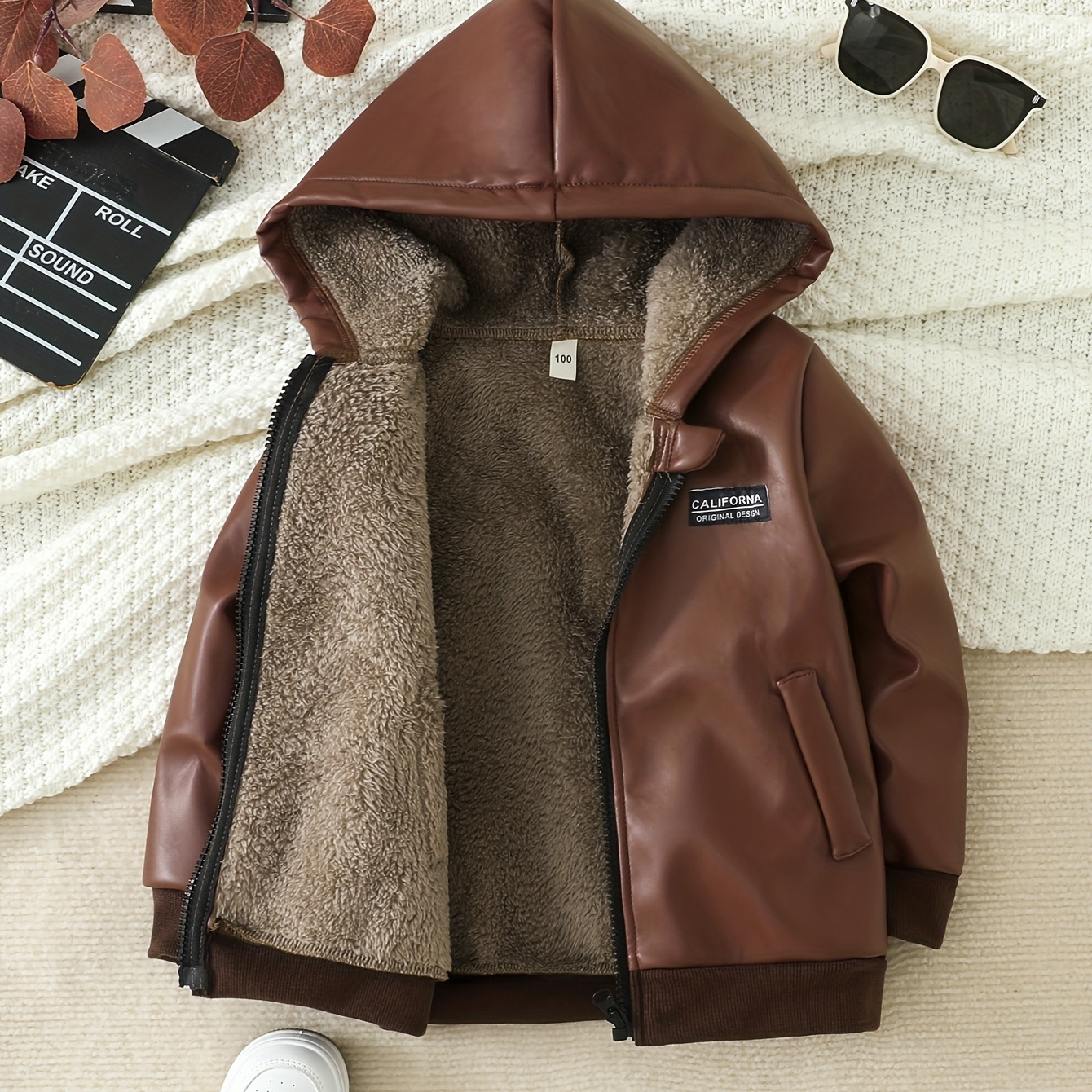 Veste d'hiver pour garçons en similicuir doublée en polaire, marron/noir, à capuche et fermeture éclair, avec lettres et icônes en anglais, haut de mode chaud et confortable