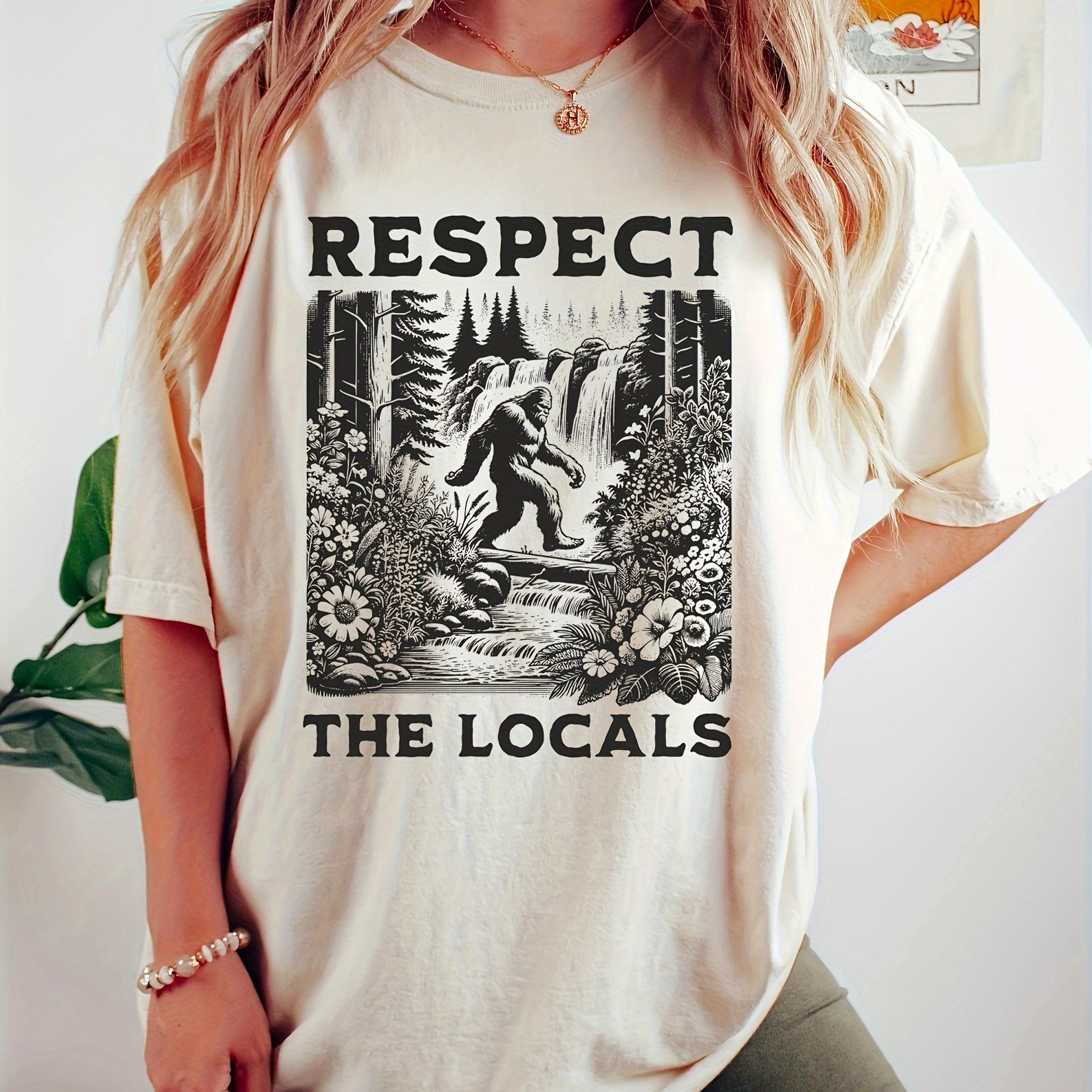 

Plus Size Respect The Print T-shirt, Casual Crew Neck Short Sleeve T-shirt For Spring & Summer, Women's Plus Size Clothing