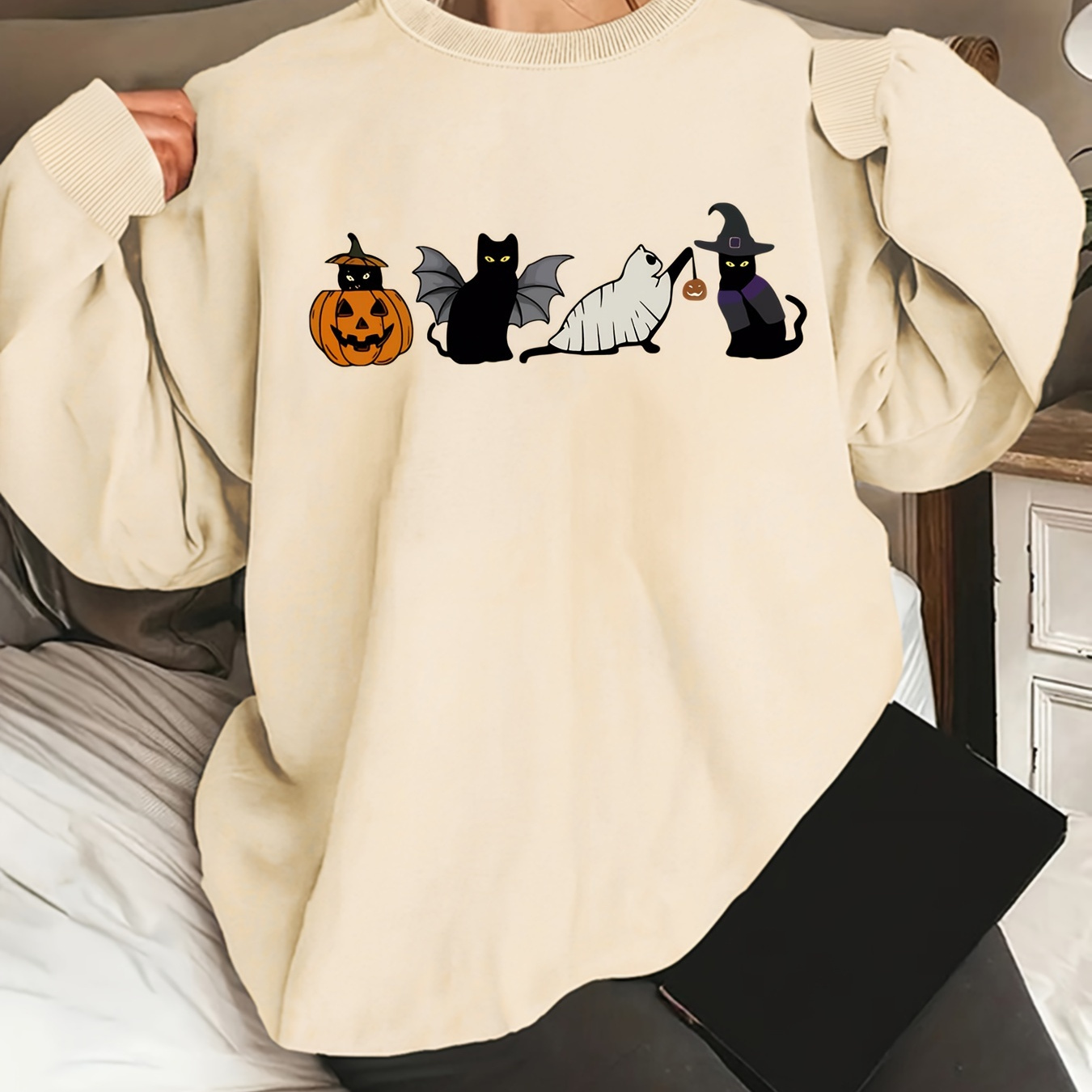 

Plus Size Halloween Print Pullover Sweatshirt, Casual Long Sleeve Crew Neck Sweatshirt For Fall & Spring, Women's Plus Size Clothing