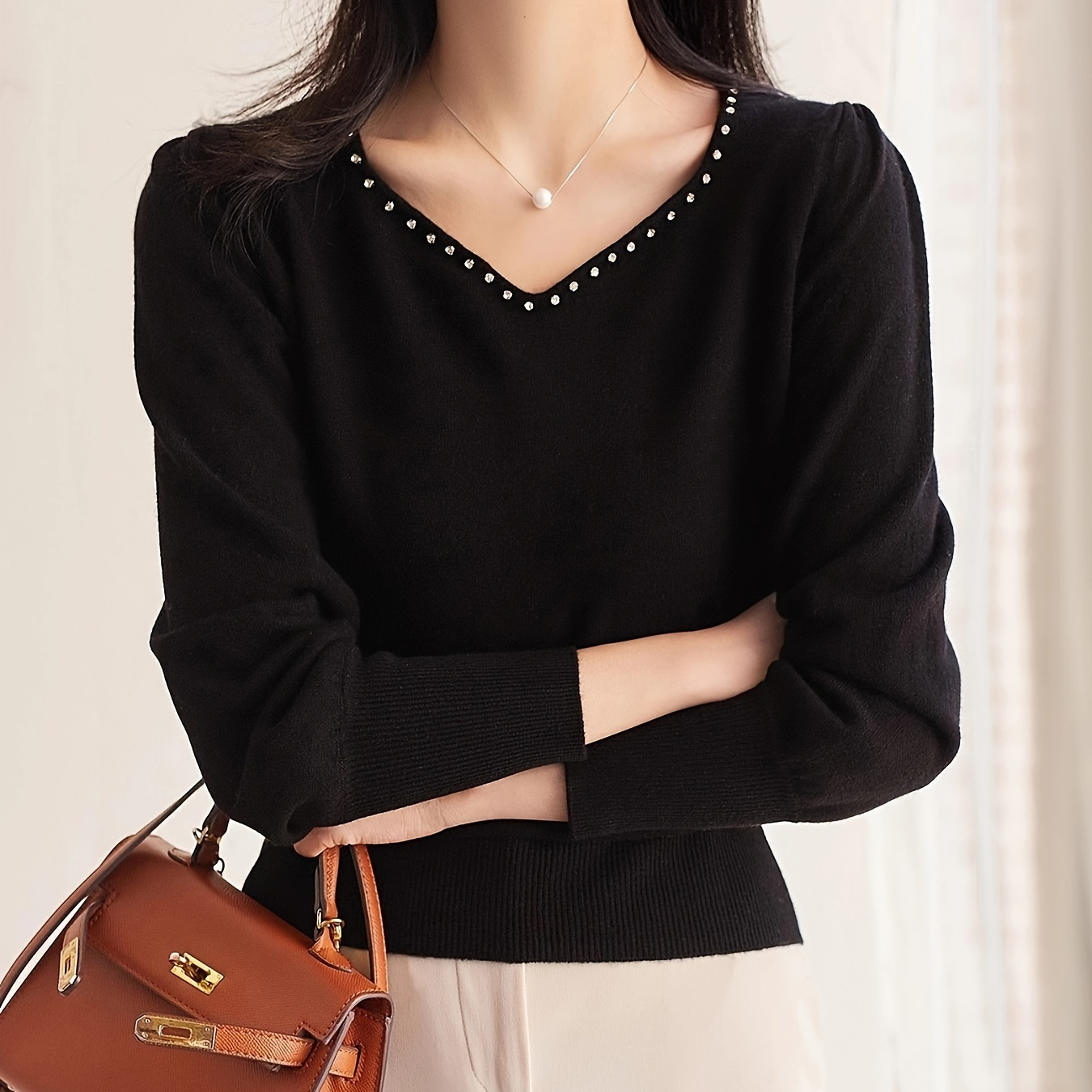

[seasonal ] Women's Elegant Black Beaded V-neck Sweater - Casual Long Sleeve Knit Top, Short Style, Fall &