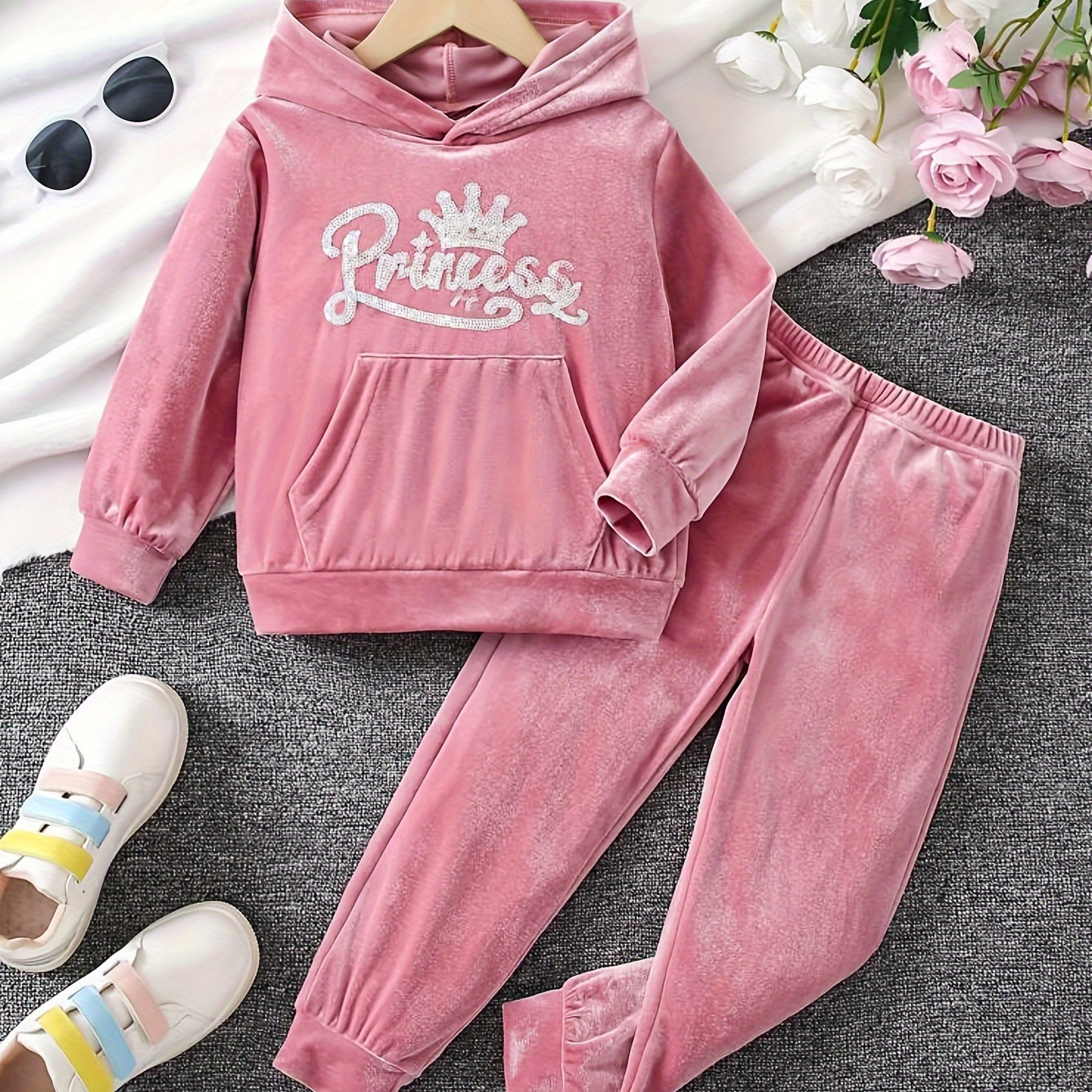 

Young Girl Crown & Letter Graphic Kangaroo Pocket Hoodie + Sweatpants For Spring Fall
