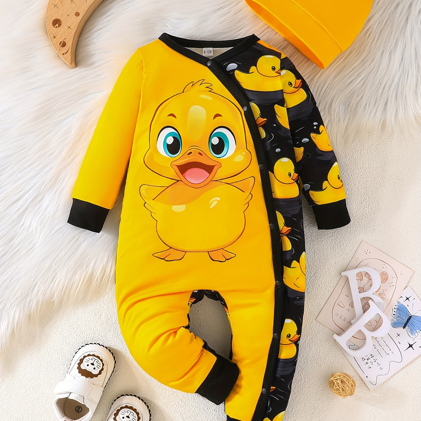 

Ensemble de romper en polyester imprimé canard dessin animé mignon pour garçon avec bonnet uni assorti - Motif animal, tissu tricoté doux, taille régulière pour porter casual au printemps/automne