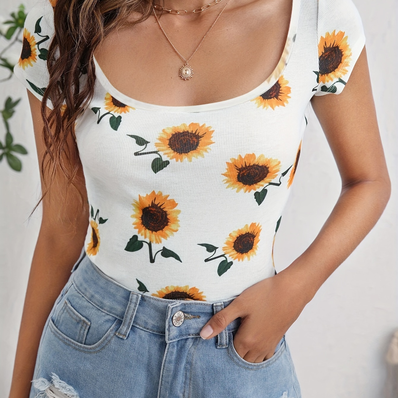 

Sunflower Print Scoop Neck T-shirt, Casual Short Sleeve Slim Top For Spring & Summer, Women's Clothing