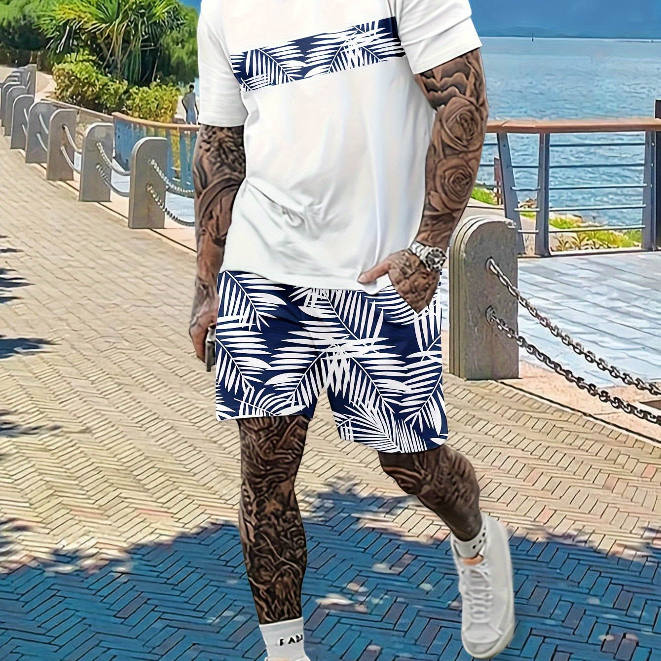 

2-piece Men's Leaves Pattern Outfit Set, Men's Color Block Short Sleeve Round Neck T-shirt & Casual Shorts Set For Summer Holiday