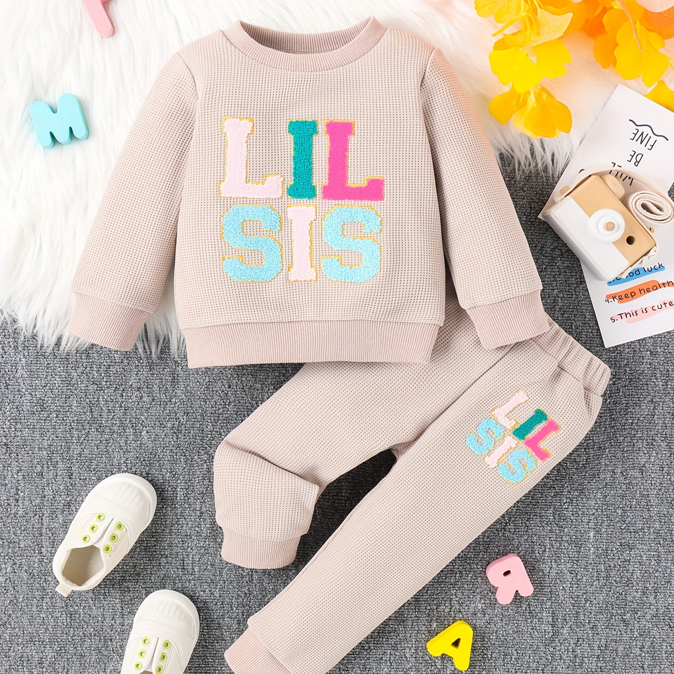 

Infant Baby Girls Autumn&winter Lil Sis Stylish Letter Print Casual Sweatshirt Outfit, Long-sleeved Round Neck Fashion Warm Sports Top + Trousers Two-piece Suit
