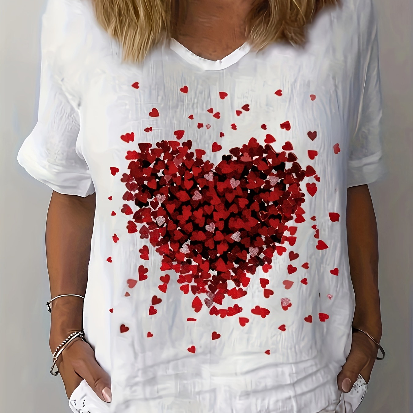 

T-shirt À Col En V Avec Motif Cœur, Top Décontracté À Manches Courtes Pour Le Printemps Et L'été, Vêtements Pour Femmes