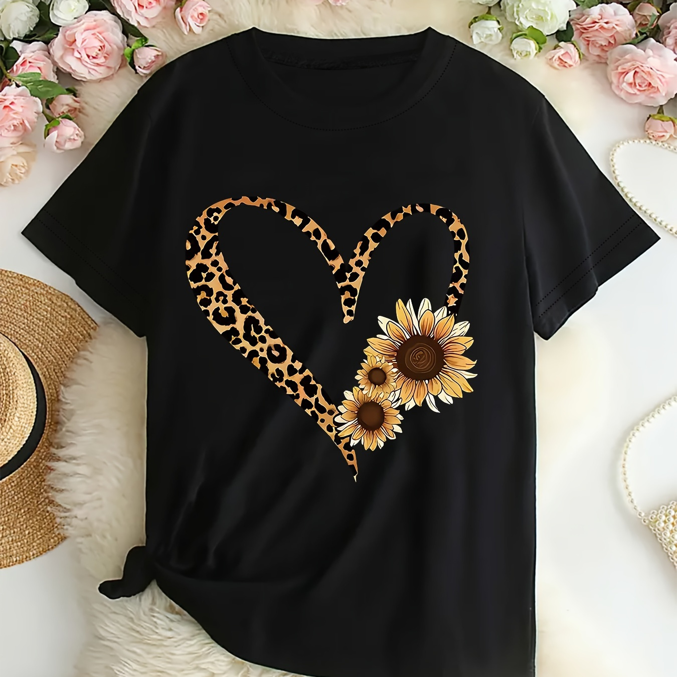 

Plus Size Sunflower & Heart Print T-shirt, Casual Crew Neck Short Sleeve Top For Spring & Summer, Women's Plus Size Clothing