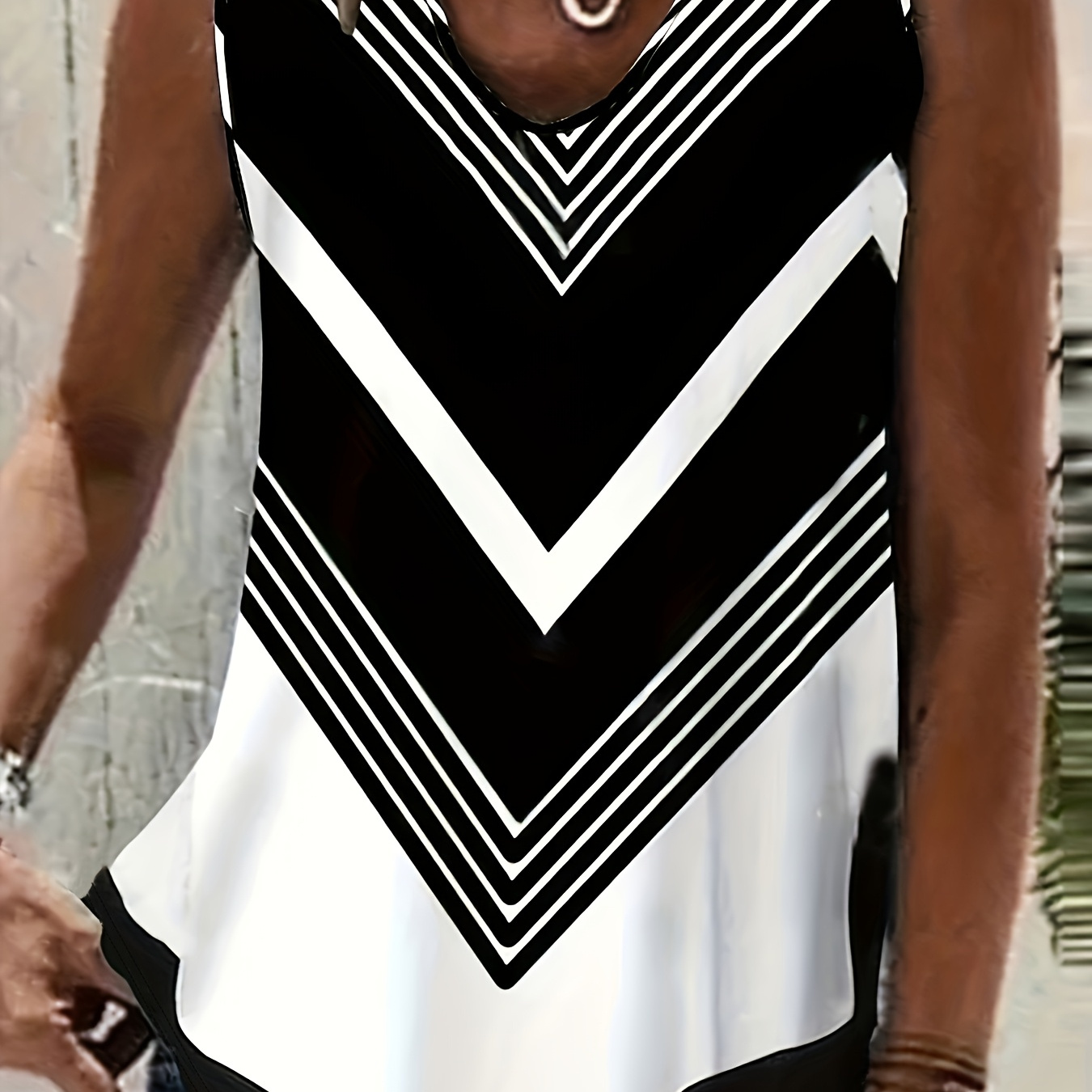 

1pc Women's Plus Size V-neck Sleeveless Top, Casual Geometric Print Knit Vest, Polyester Summer Wear