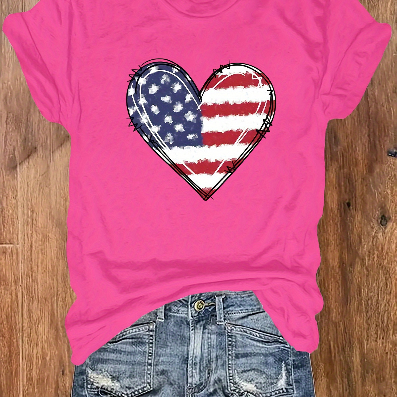 

Plus Size Independence Day Heart Print T-shirt, Short Sleeve Crew Neck Casual Top For Summer & Spring, Women's Plus Size Clothing