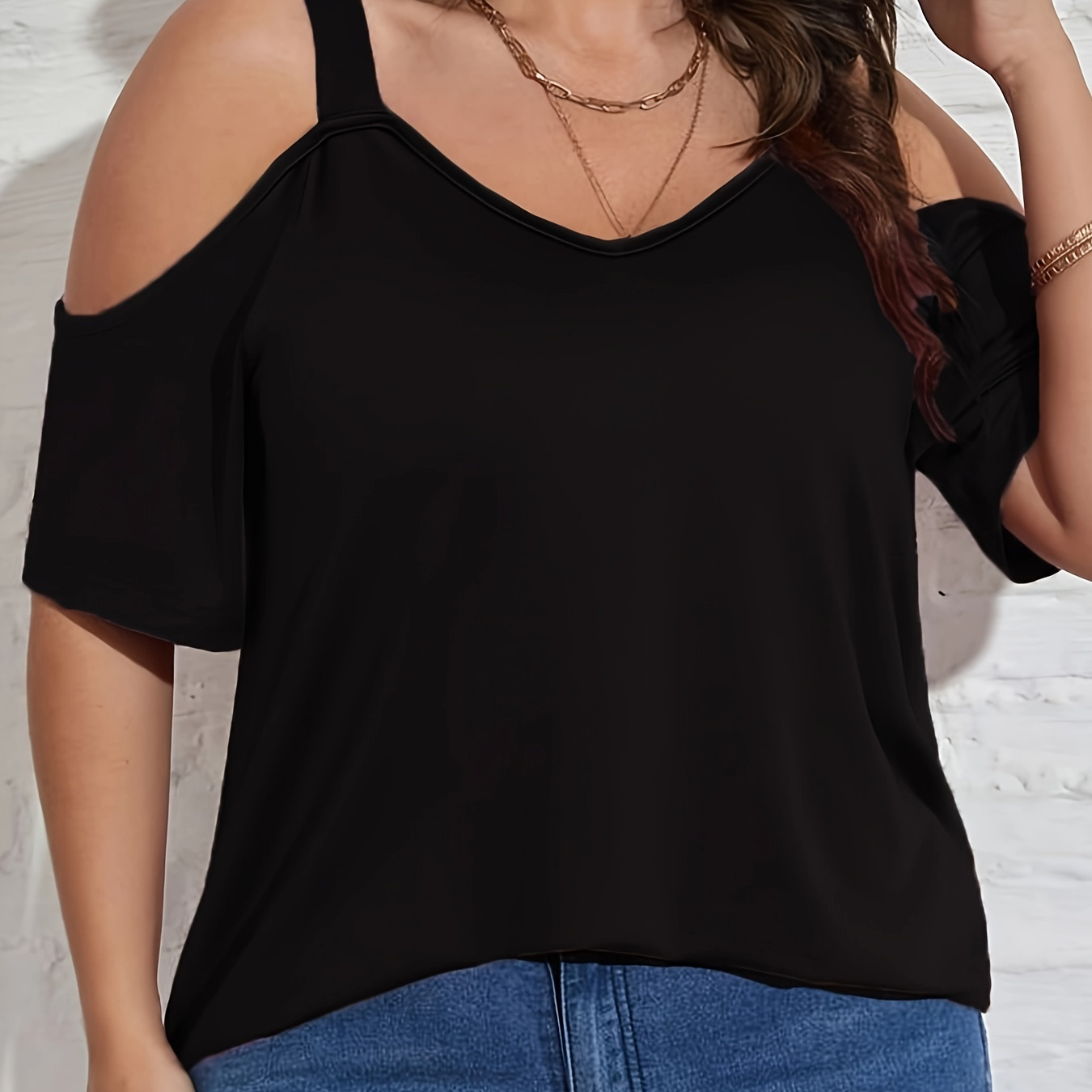 

T-shirt à épaules dénudées grande taille, T-shirt décontracté à manches courtes et col en V, vêtements grande taille pour femmes