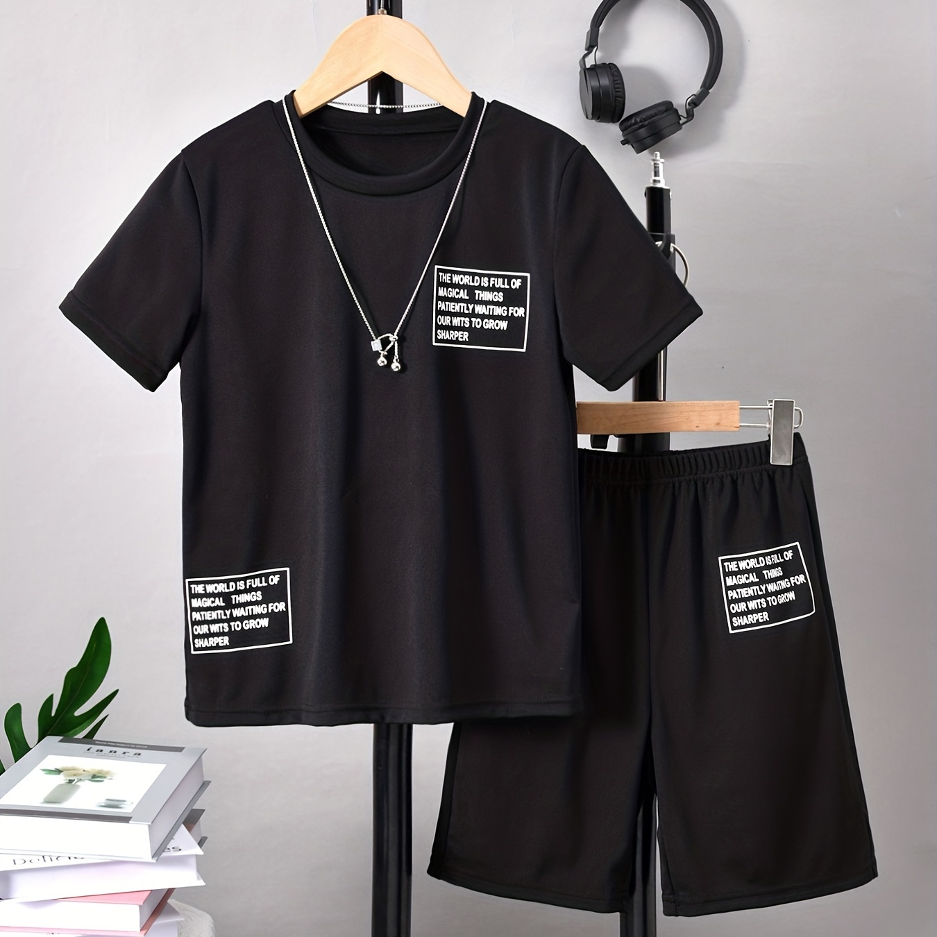 

Boys Round Neck Short Sleeve T-shirt & Elastic Waist Shorts Casual Trendy Street Style 2 Pcs Summer Vacation
