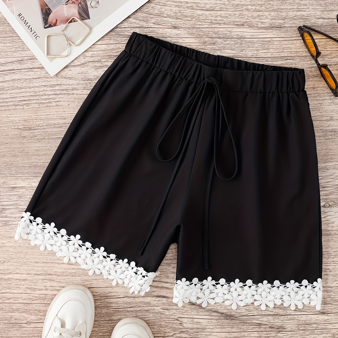 

Shorts with delicate lace details and a waist drawstring, chic summer shorts for women, fashionable clothing