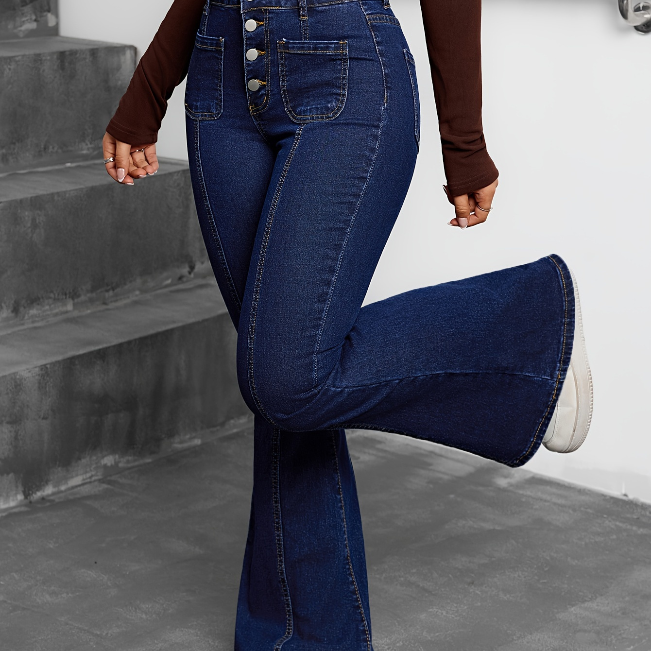 

Jean évasé taille haute pour femme, denim bleu, bas de cloche, fermeture à boutons, coupe stretch, couleur unie, style décontracté, longueur longue, toutes , tissu délavé, tissage sergé