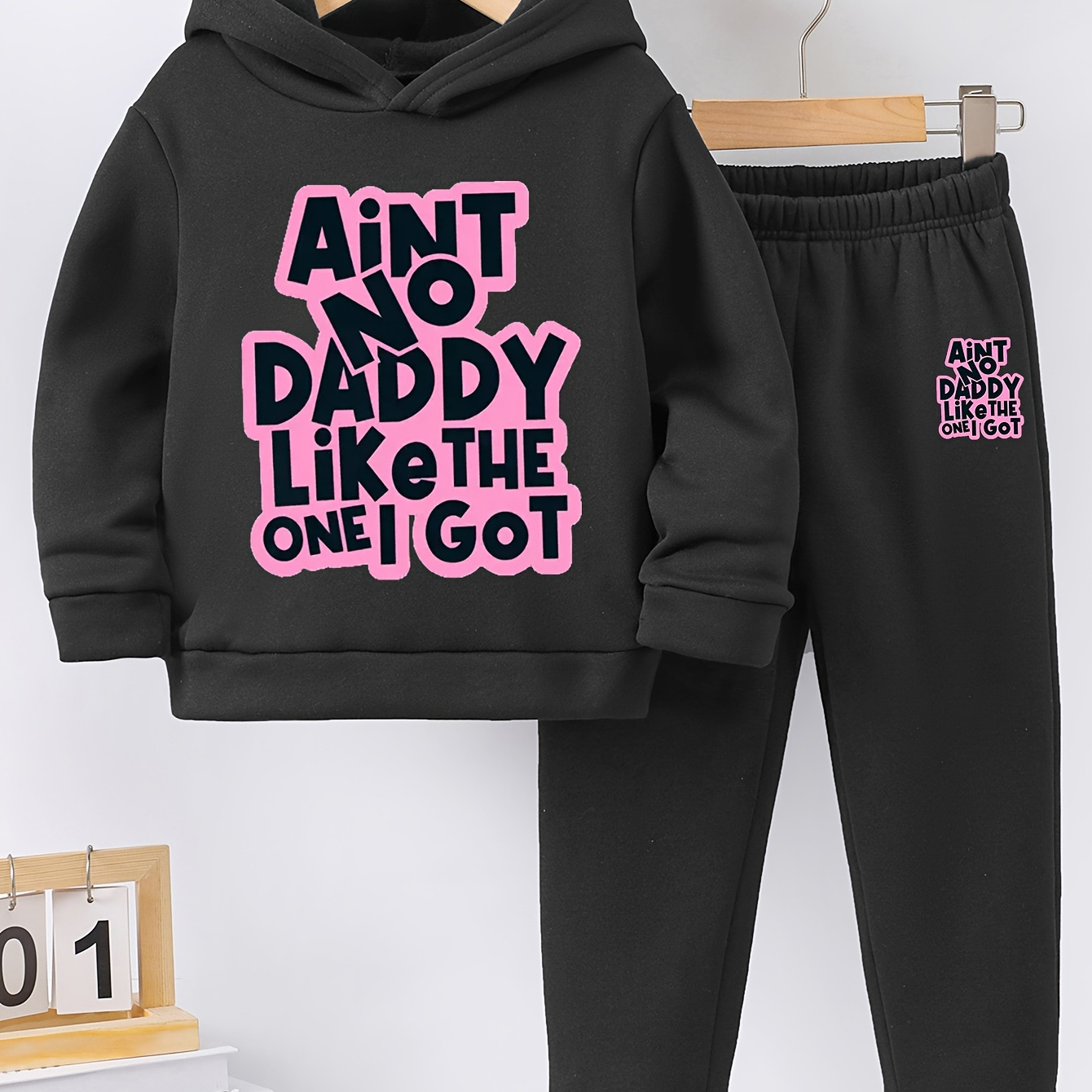 

2pcs Girls' "ain't No Daddy Like The 1 I Got" Print Hoodie And Sweatpants Set, Fashionable And Comfortable For Spring/autumn