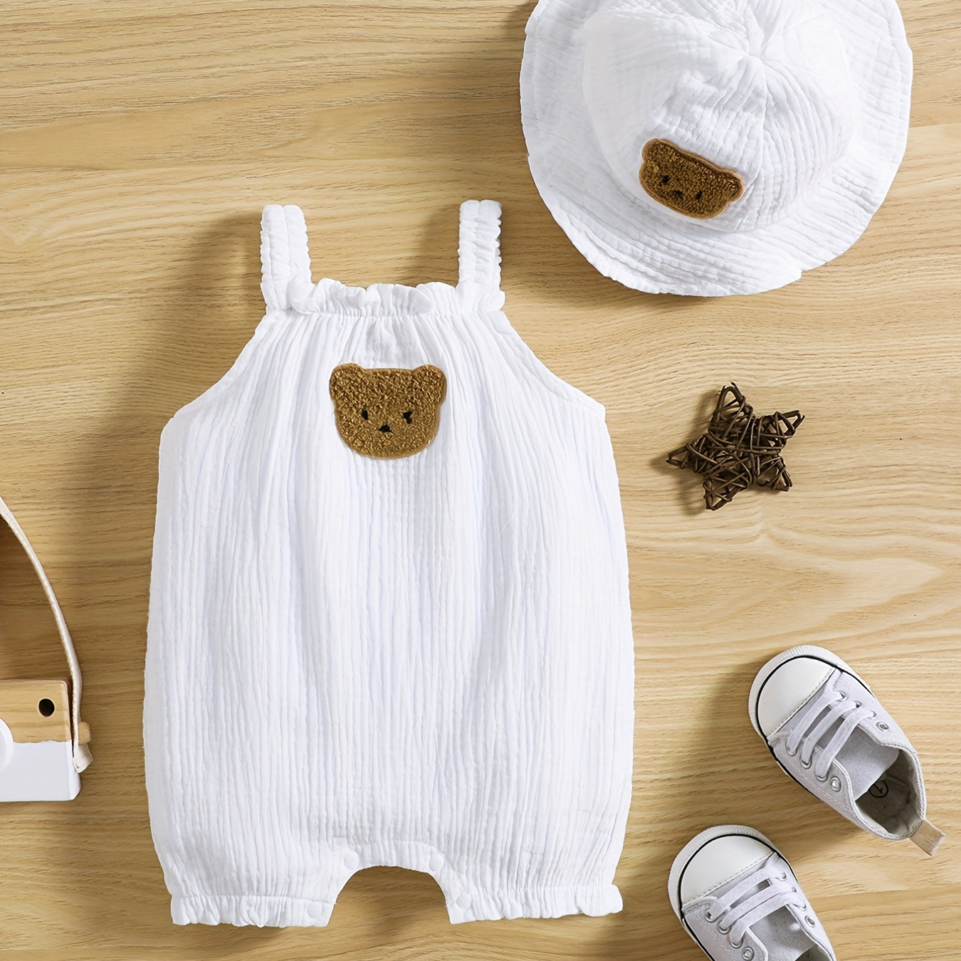 

Adorable 2-piece Bear Muslin Onesie & Fisherman Hat Set - Perfect For Baby Boys & Girls!