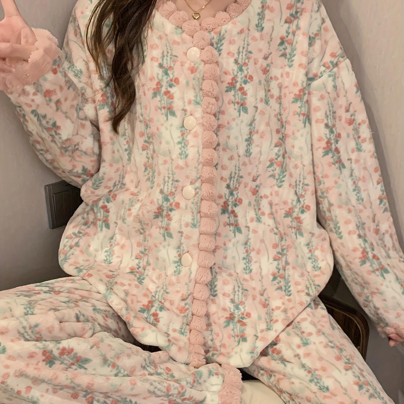 

1set Women's Fleece Set - Pattern Long Sleeve V- Top And Long Pants - Polyester