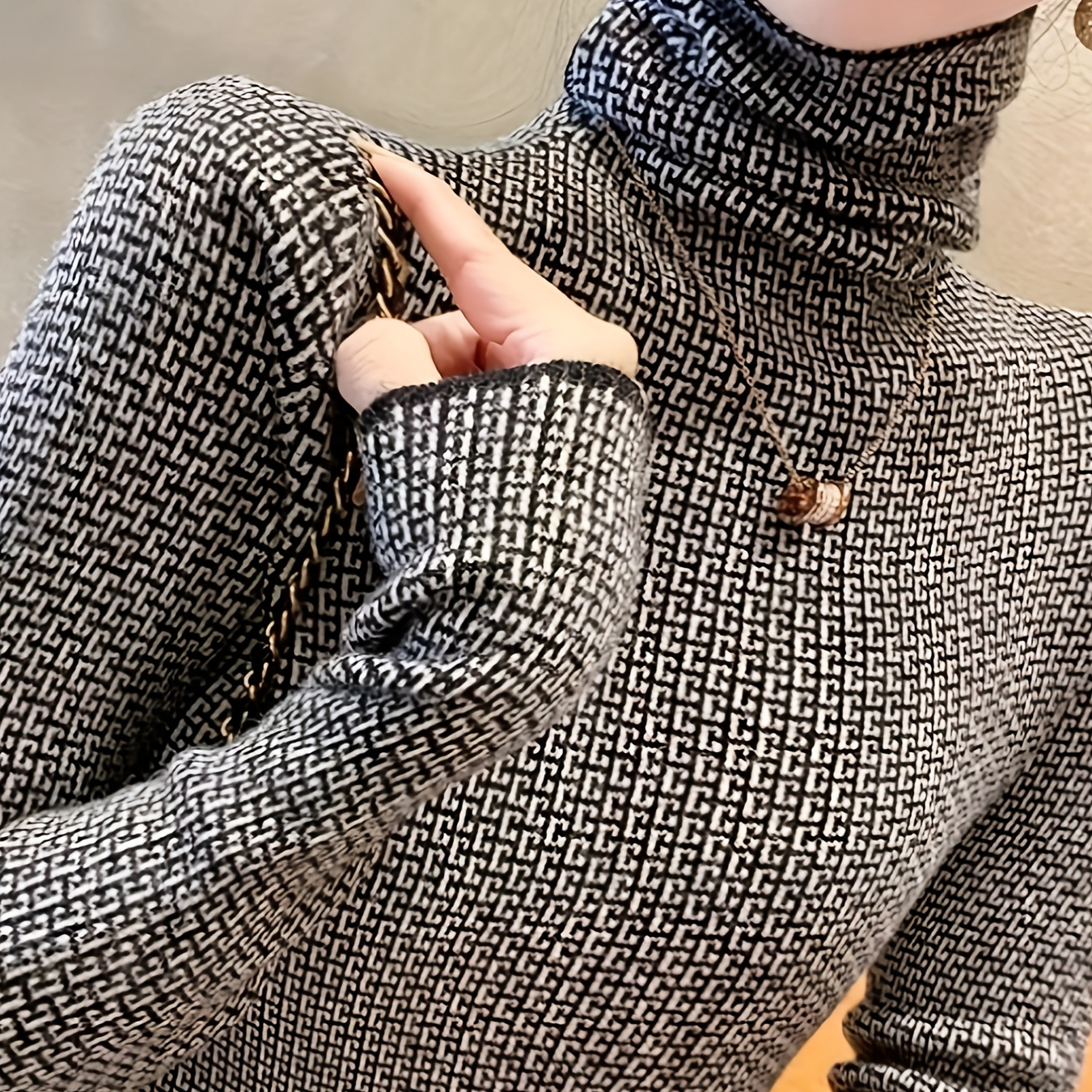 

Elegant Turtleneck Sweater For Women - Cozy Knit, Geometric Pattern, Machine Washable - Fall/winter