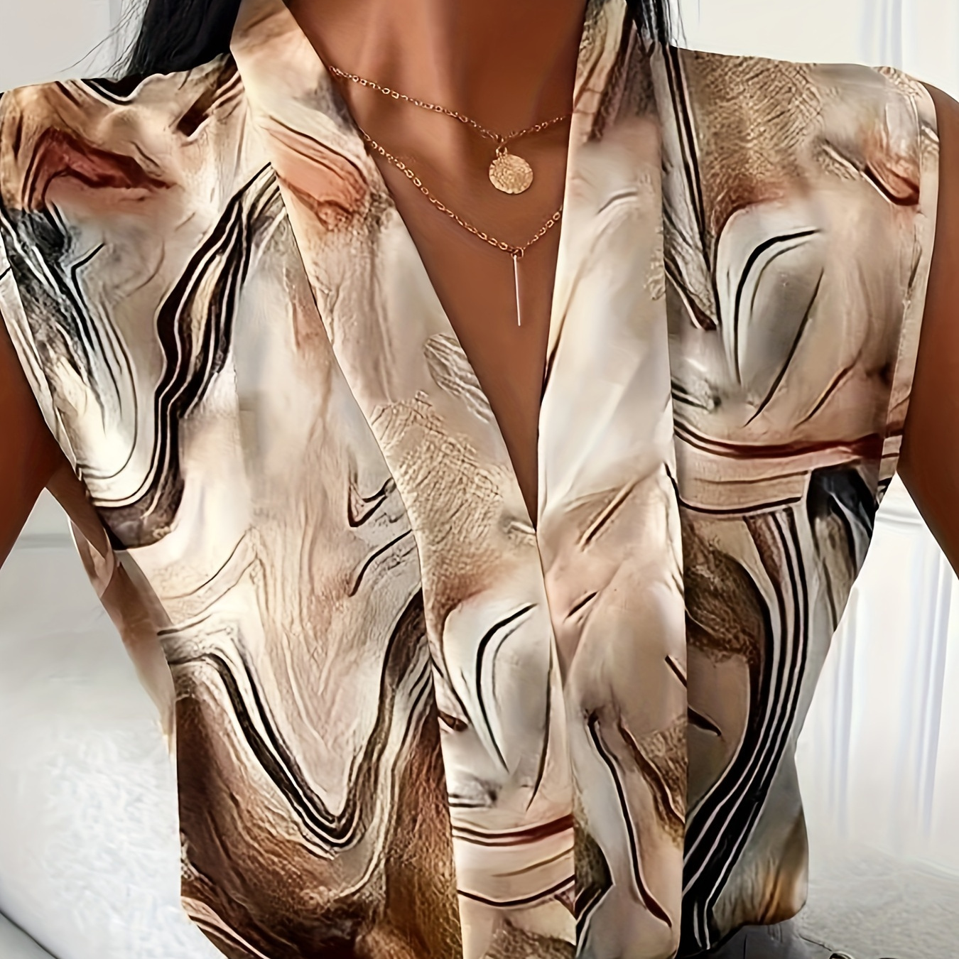 

[chic ] Elegant Women's Sleeveless Blouse With V-neck - Chic Urban , Polyester, Machine Washable, Abstract Marbled Pattern In , Brown, And White