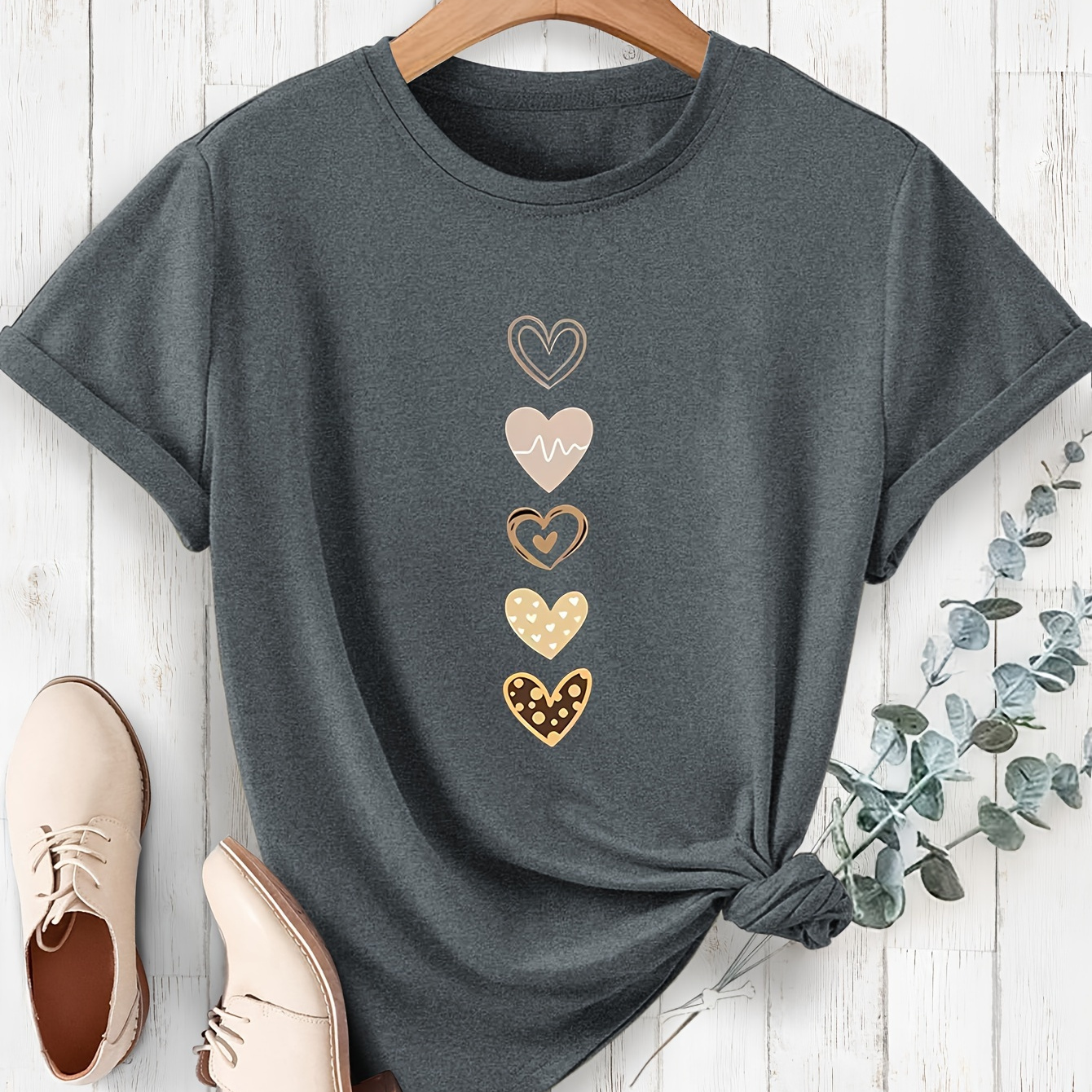 

1pc Vintage Style Women's T-shirt With Heart Print, Casual Sporty Crew Neck, Short Sleeve, Knit Polyester Fabric, Medium Stretch, Regular Length For Spring/summer/fall