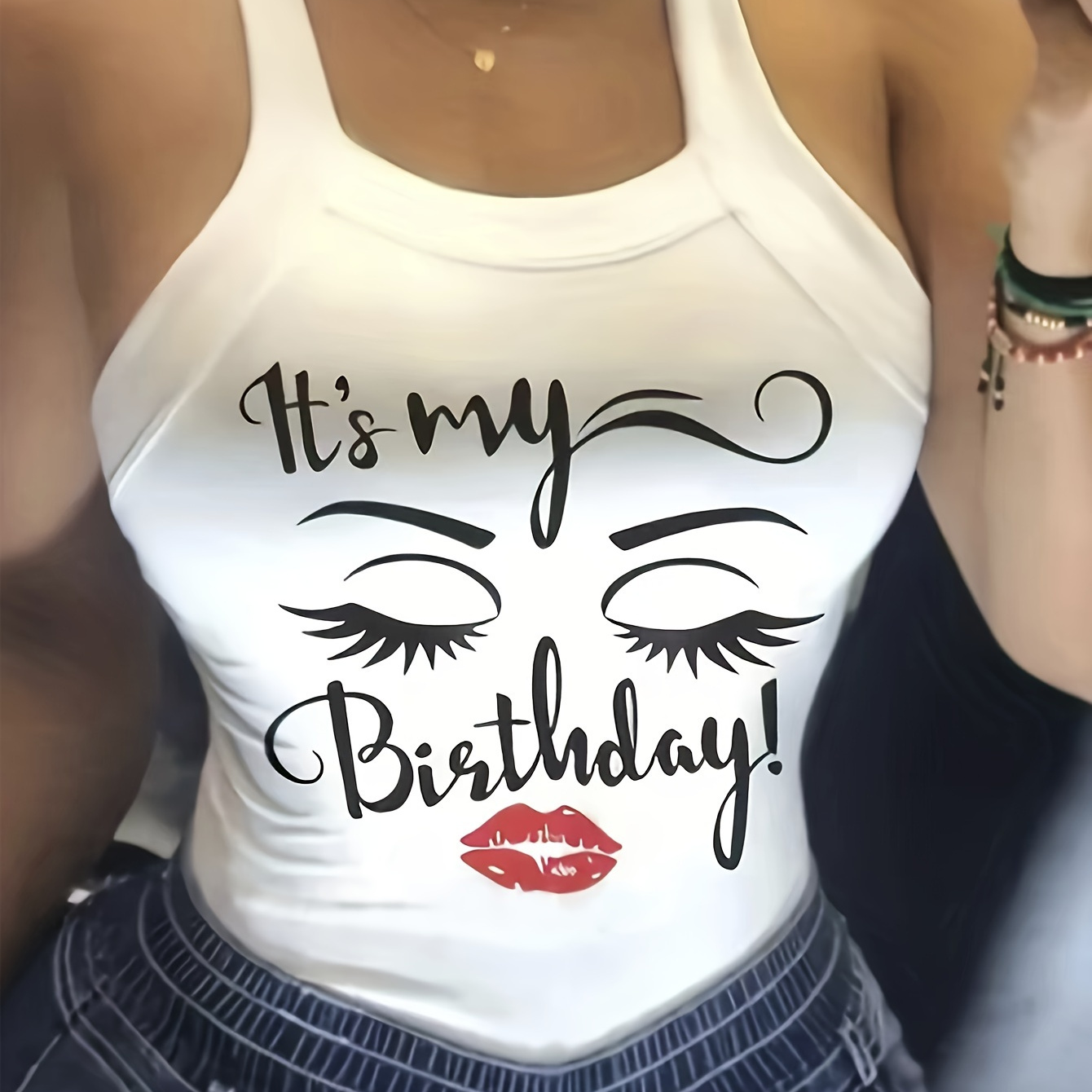 

Camisole Élégante en Polyester Blanc pour Femme avec Imprimé " Anniversaire" - Extensible, Lavable en Machine, Design Épaules Dénudées avec de