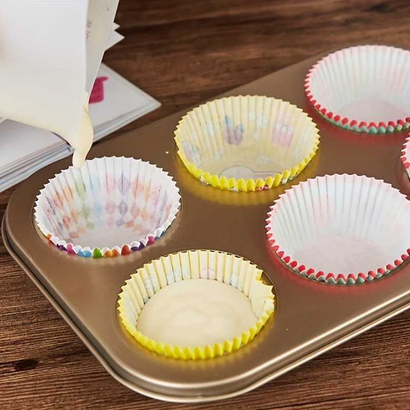 600 Pcs Mini Size Tulip Cupcake Liners Mini Baking Cups Non Stick Baking  Cups Grease Resistant Muffin Cups Paper Liners Heat Resistant Cupcake  Wrappers for Wedding Birthday Party (White, Green, Red) 