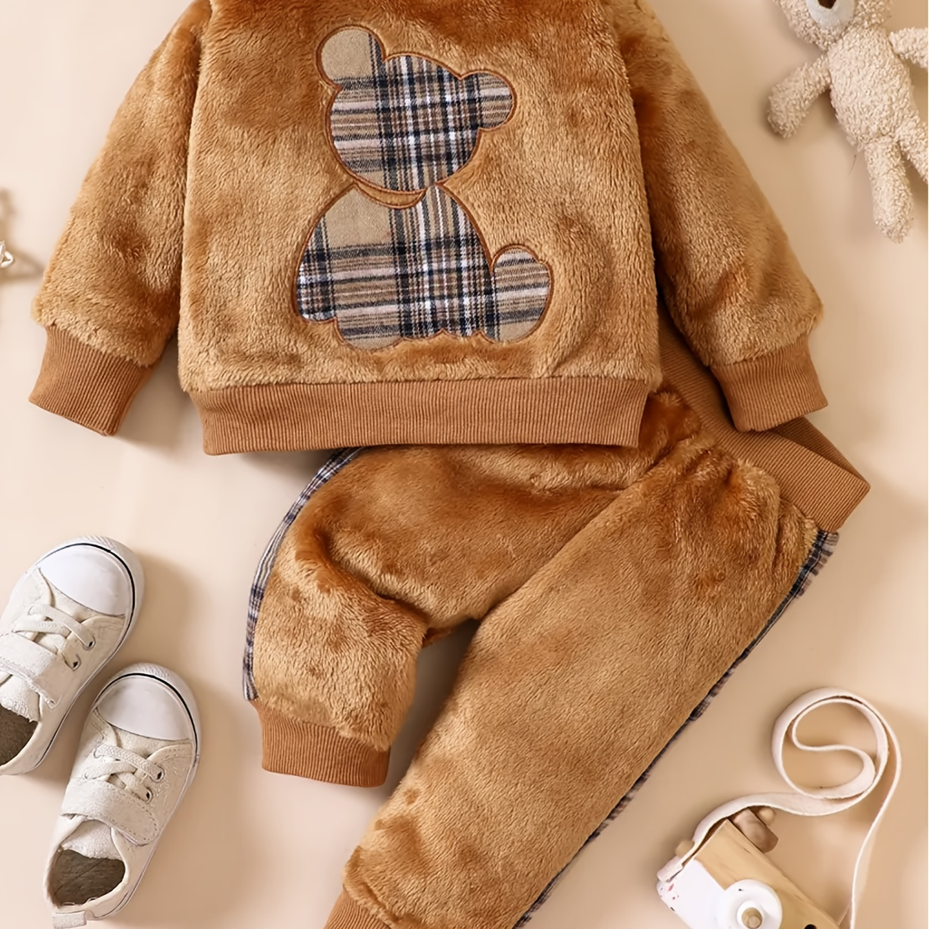 

Popular Baby Boys 2pcs Bear Embroidered Plush Top + Contrasting Plaid Plush Pants Set, Kids Clothes Autumn And Winter