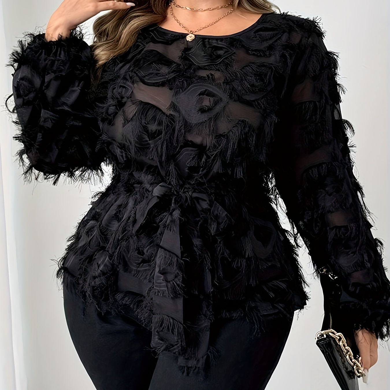 

Blouse noire à manches longues grande taille, polyester, col rond, non extensible, couleur unie, tissée, avec détail plume et ceinture à , pour /automne