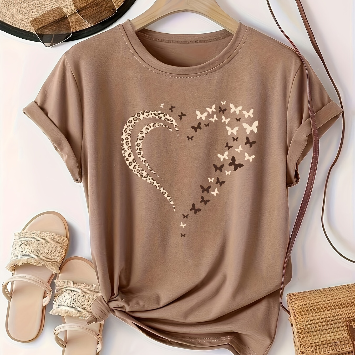 

Plus Size Heart Print T-shirt, Casual Crew Neck Short Sleeve T-shirt, Women's Plus Size clothing