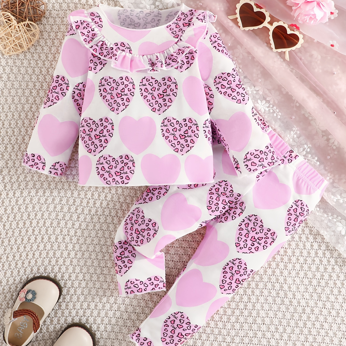 

2pcs Infant Baby Girls Comfy & Simple Spring And Autumn New Set, Valentine's Day Love Pattern Print Round Neck Long-sleeved Top + Trousers Suit