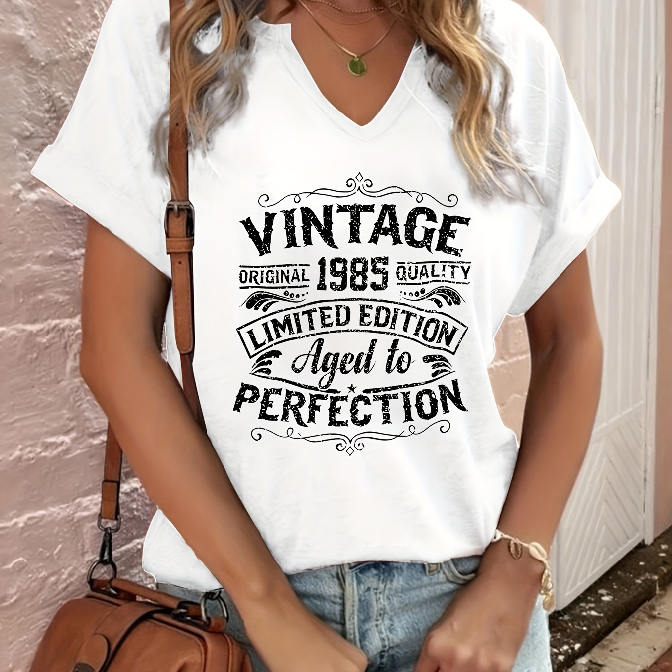 

Vintage 1985 Letter Print V-neck T-shirt For Women - Casual Short Sleeve Top, Breathable Polyester , Machine Washable, Roll-up Sleeve