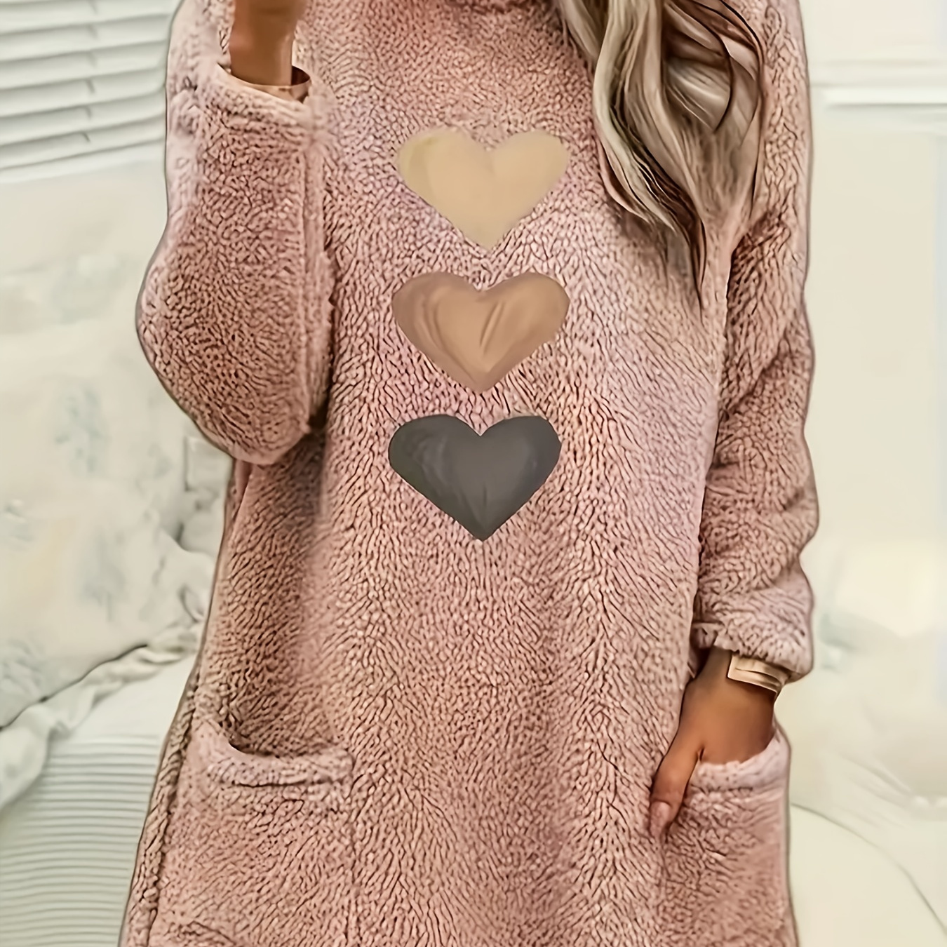 

Long Plush Pullover Top With Heart Print, Warm And Comfortable Teddy Fleece Loungewear For Women In Autumn And Winter, Featuring Pockets And Long Sleeves.