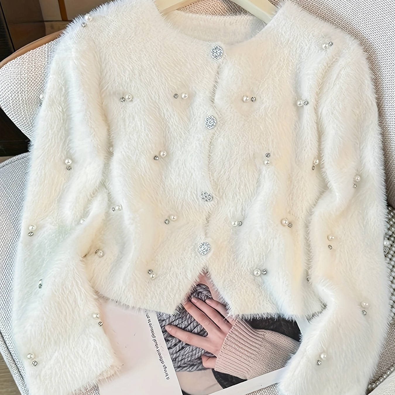 

Bouton Cardigan duveteux perlé sur le devant, Cardigan chic à manches longues et col rond pour et l'hiver, Vêtements pour femmes