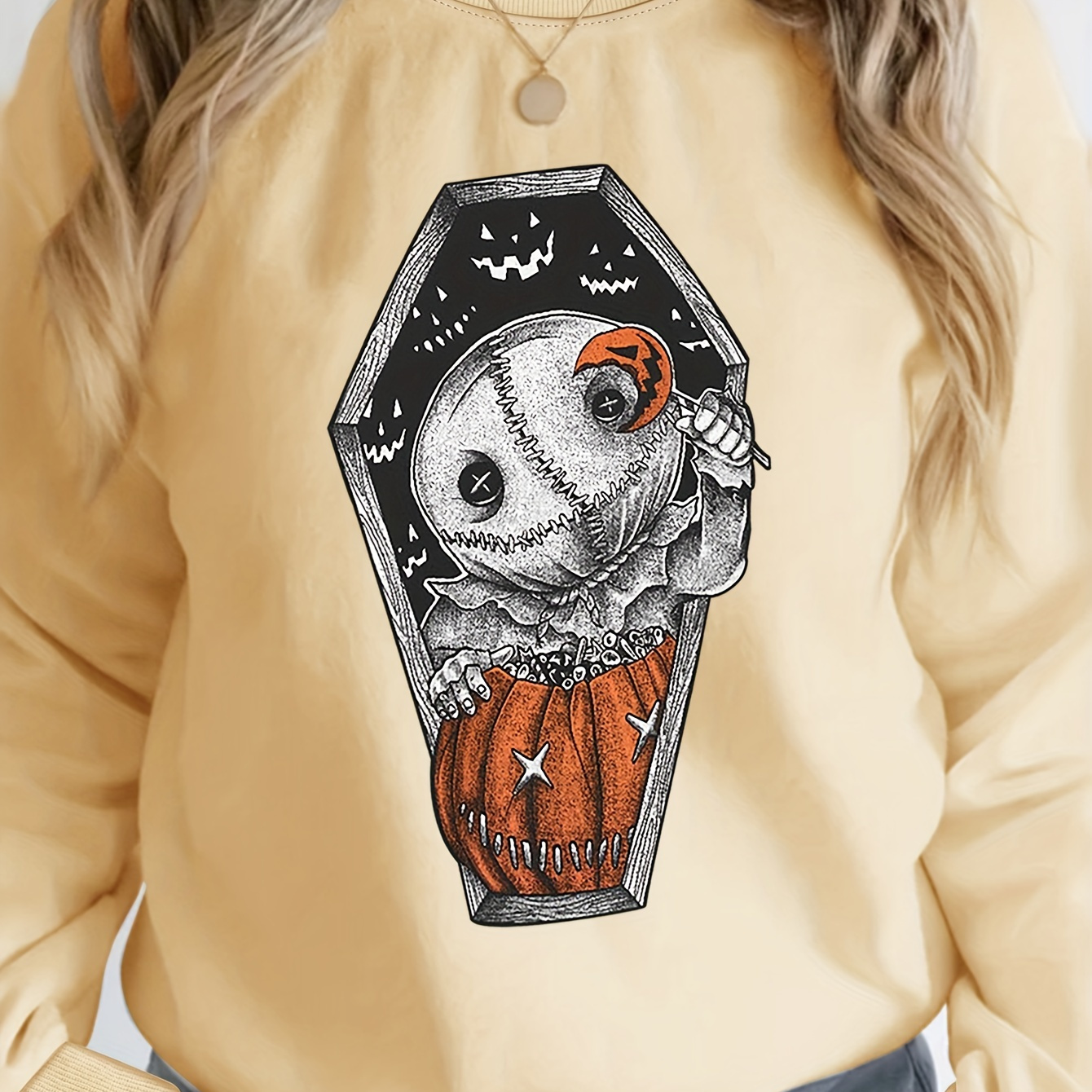 

Plus Size Halloween Casual Sweatshirt, Women's Plus Graphic Print Long Sleeve Round Neck Sweatshirt