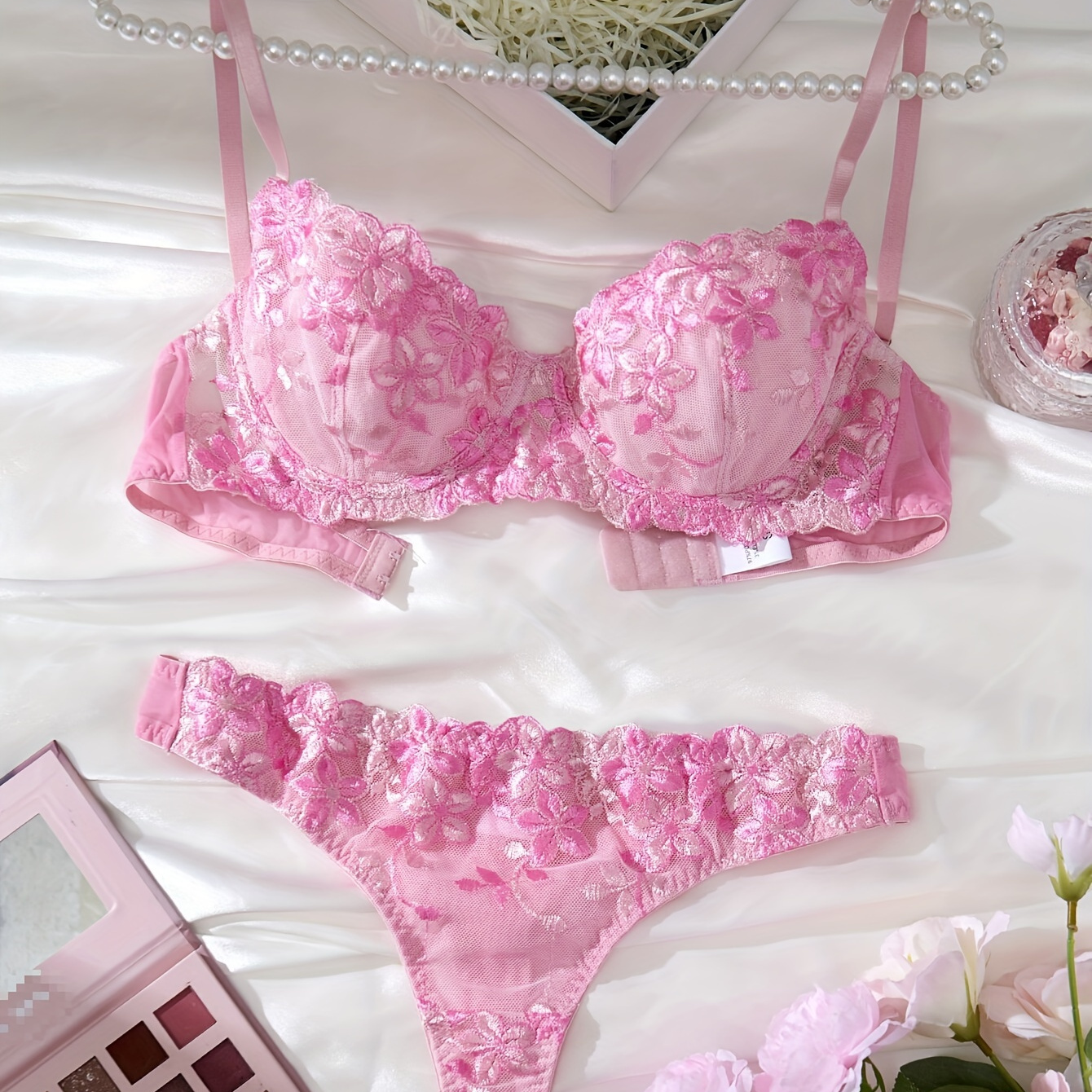 

Autumn And Winter Embroidered Underwear Set, Warm Color With Comfortable Bra And Mesh Triangle G-string, High Quality Bra And Underwear