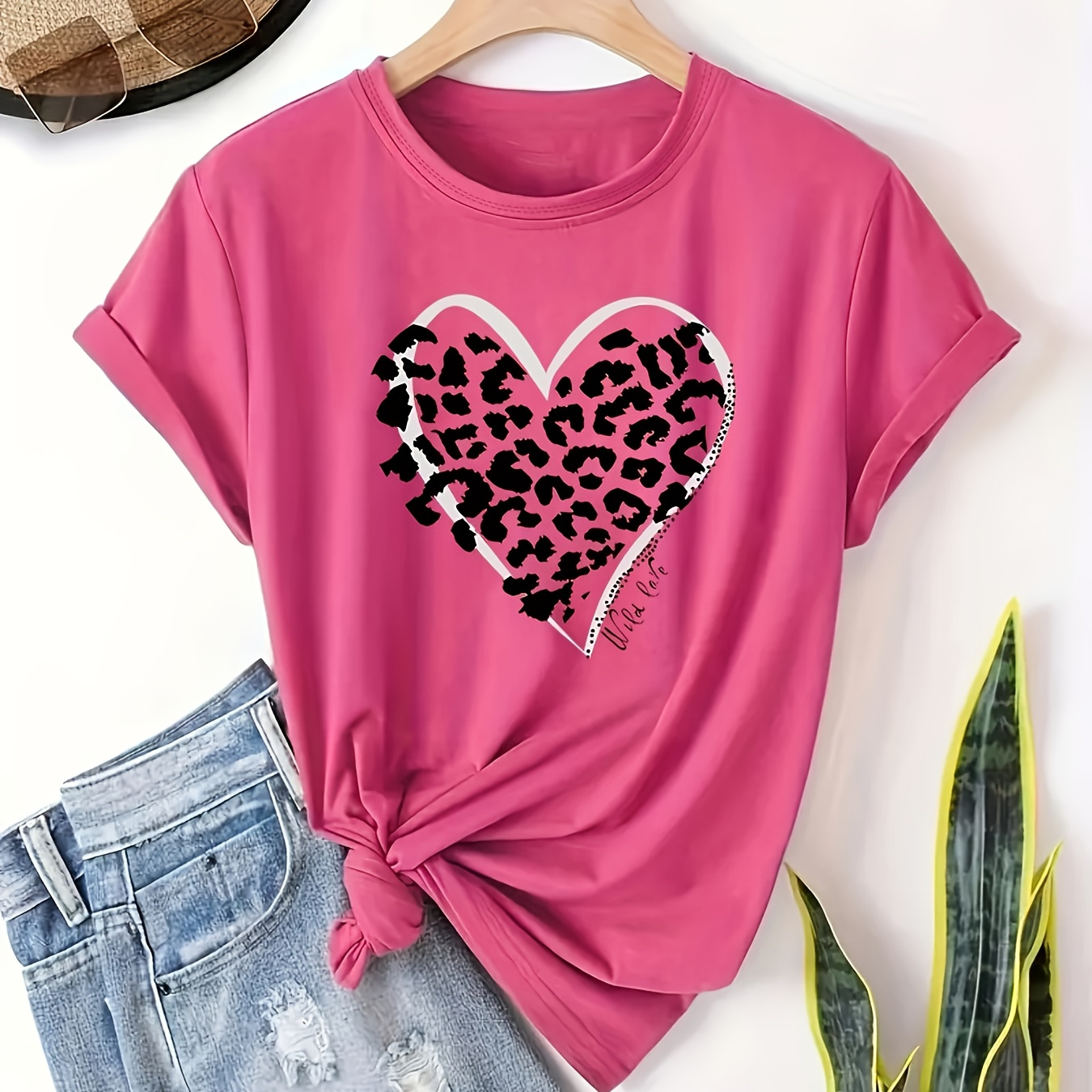 

Plus Size Casual Leopard Heart Print T-shirt For Women, Polyester , Crew Neck, Short Sleeve, Slight Stretch, Knit Fabric, Oversized Pullover For All