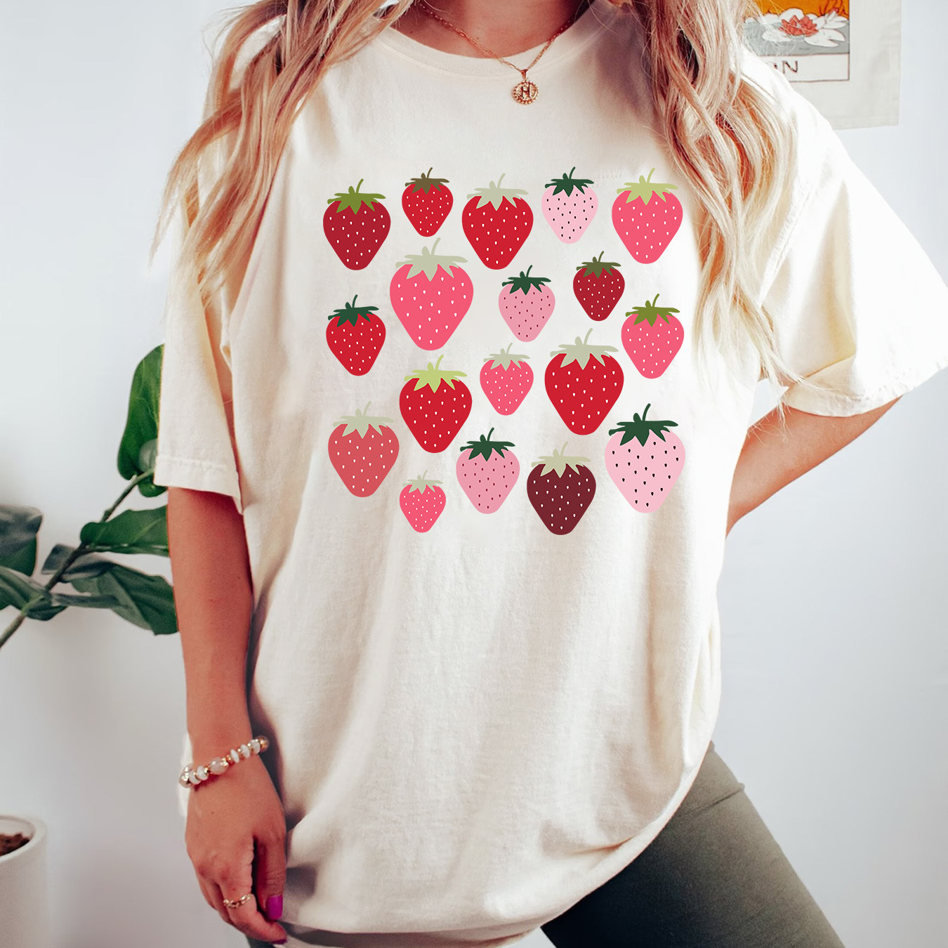 

Strawberry Print T-shirt, Short Sleeve Crew Neck Casual Top For Summer & Spring, Women's Clothing